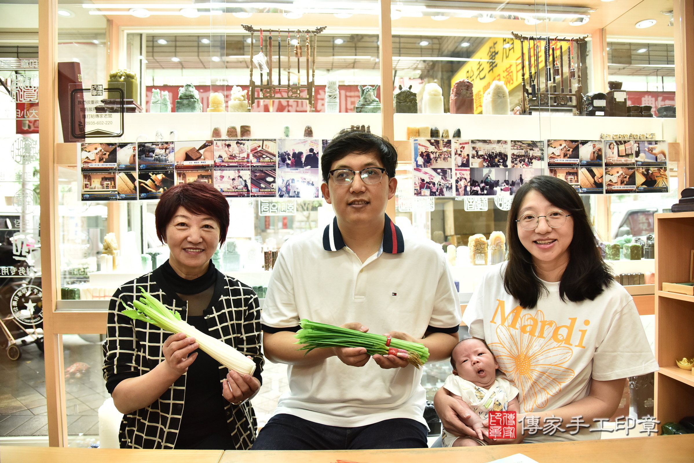 璿璿寶寶(新北市永和區嬰兒寶寶滿月剃頭理髮、嬰兒剃胎毛儀式吉祥話)。中國風會場，爸媽寶貝穿「日中韓」古裝禮服。專業拍照、證書。★購買「臍帶章、肚臍章、胎毛筆刷印章」贈送：剃頭、收涎、抓周，三選一。2025.4.18，照片9