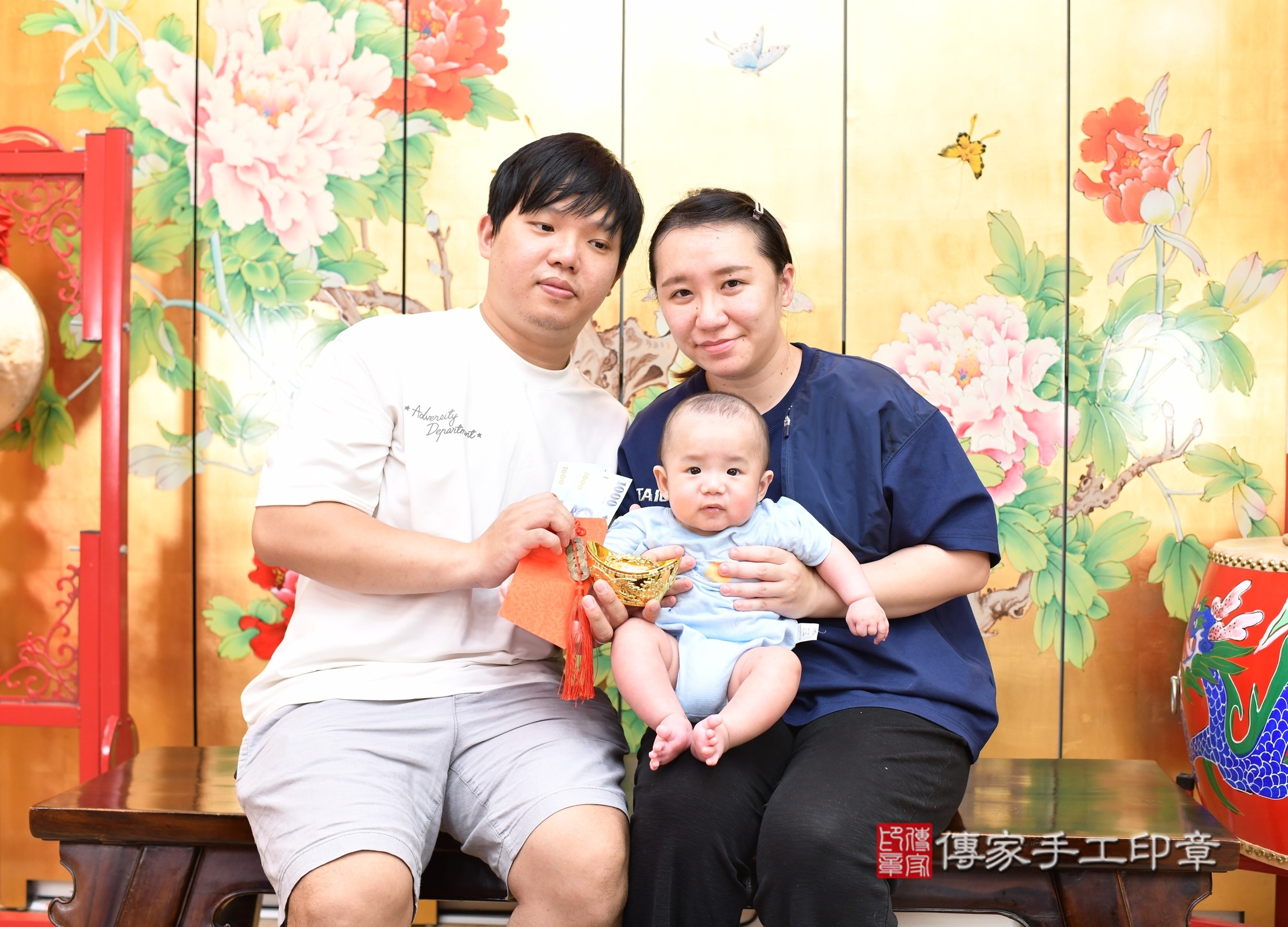 硯硯寶寶(台北市大同區嬰兒寶寶滿月剃頭理髮、嬰兒剃胎毛儀式吉祥話)。中國風會場，爸媽寶貝穿「日中韓」古裝禮服。專業拍照、證書。★購買「臍帶章、肚臍章、胎毛筆刷印章」贈送：剃頭、收涎、抓周，三選一。2025.4.21，照片2