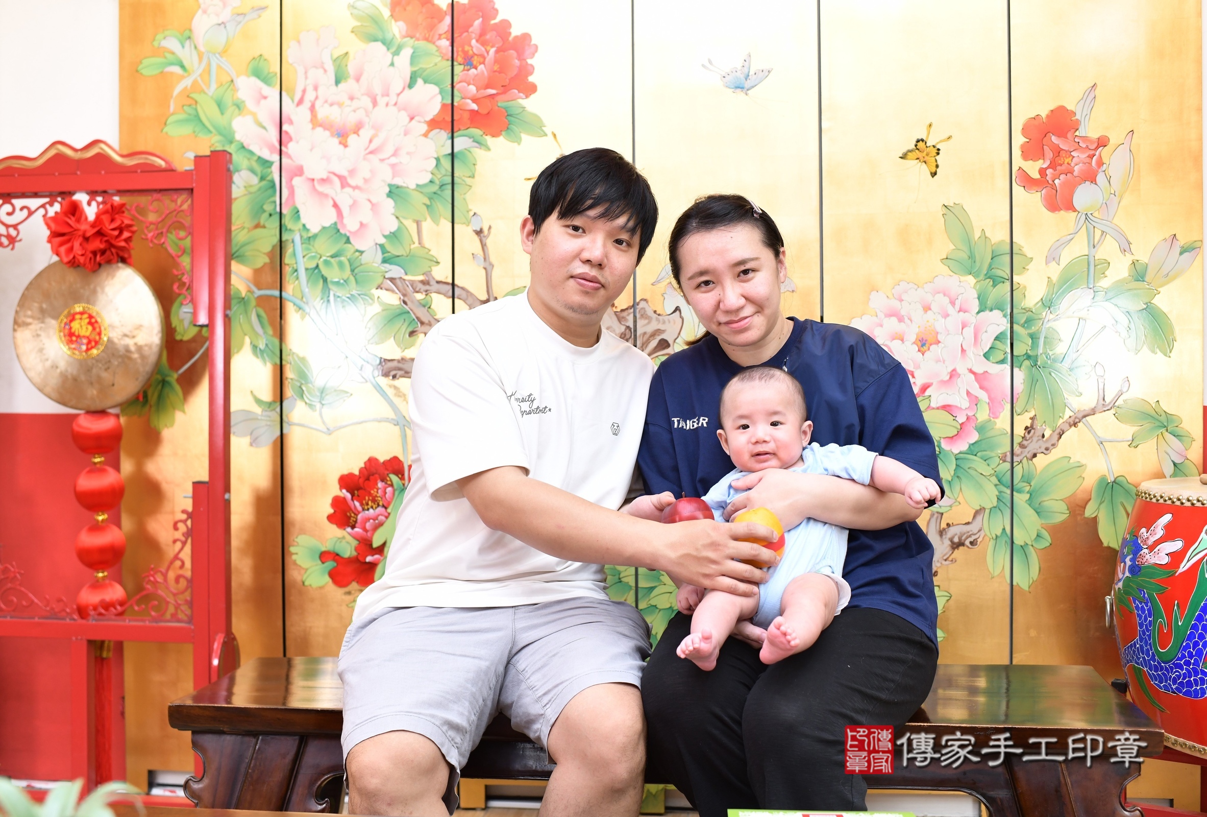 硯硯寶寶(台北市大同區嬰兒寶寶滿月剃頭理髮、嬰兒剃胎毛儀式吉祥話)。中國風會場，爸媽寶貝穿「日中韓」古裝禮服。專業拍照、證書。★購買「臍帶章、肚臍章、胎毛筆刷印章」贈送：剃頭、收涎、抓周，三選一。2025.4.21，照片7