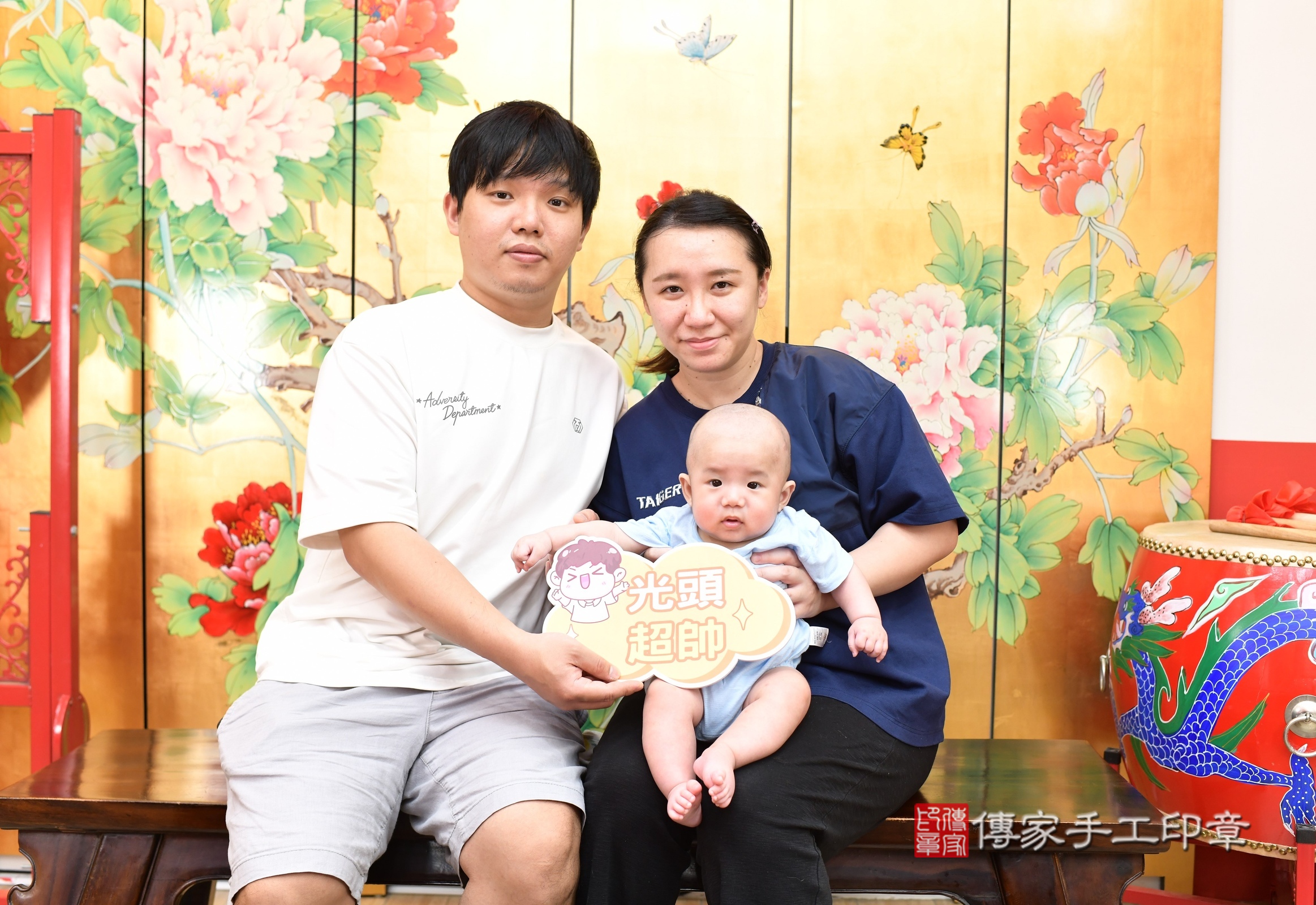硯硯寶寶(台北市大同區嬰兒寶寶滿月剃頭理髮、嬰兒剃胎毛儀式吉祥話)。中國風會場，爸媽寶貝穿「日中韓」古裝禮服。專業拍照、證書。★購買「臍帶章、肚臍章、胎毛筆刷印章」贈送：剃頭、收涎、抓周，三選一。2025.4.21，照片12