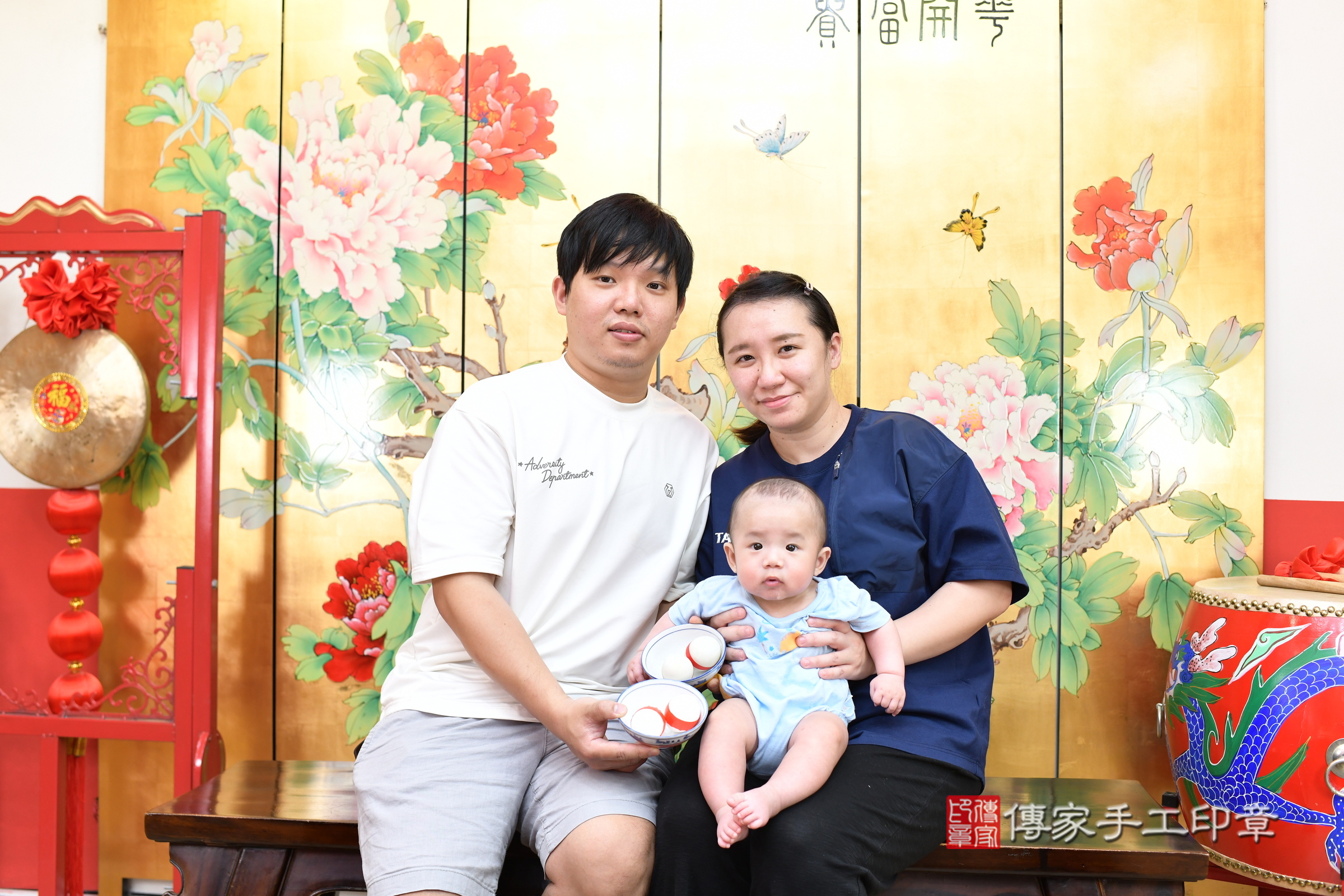 硯硯寶寶(台北市大同區嬰兒寶寶滿月剃頭理髮、嬰兒剃胎毛儀式吉祥話)。中國風會場，爸媽寶貝穿「日中韓」古裝禮服。專業拍照、證書。★購買「臍帶章、肚臍章、胎毛筆刷印章」贈送：剃頭、收涎、抓周，三選一。2025.4.21，照片3