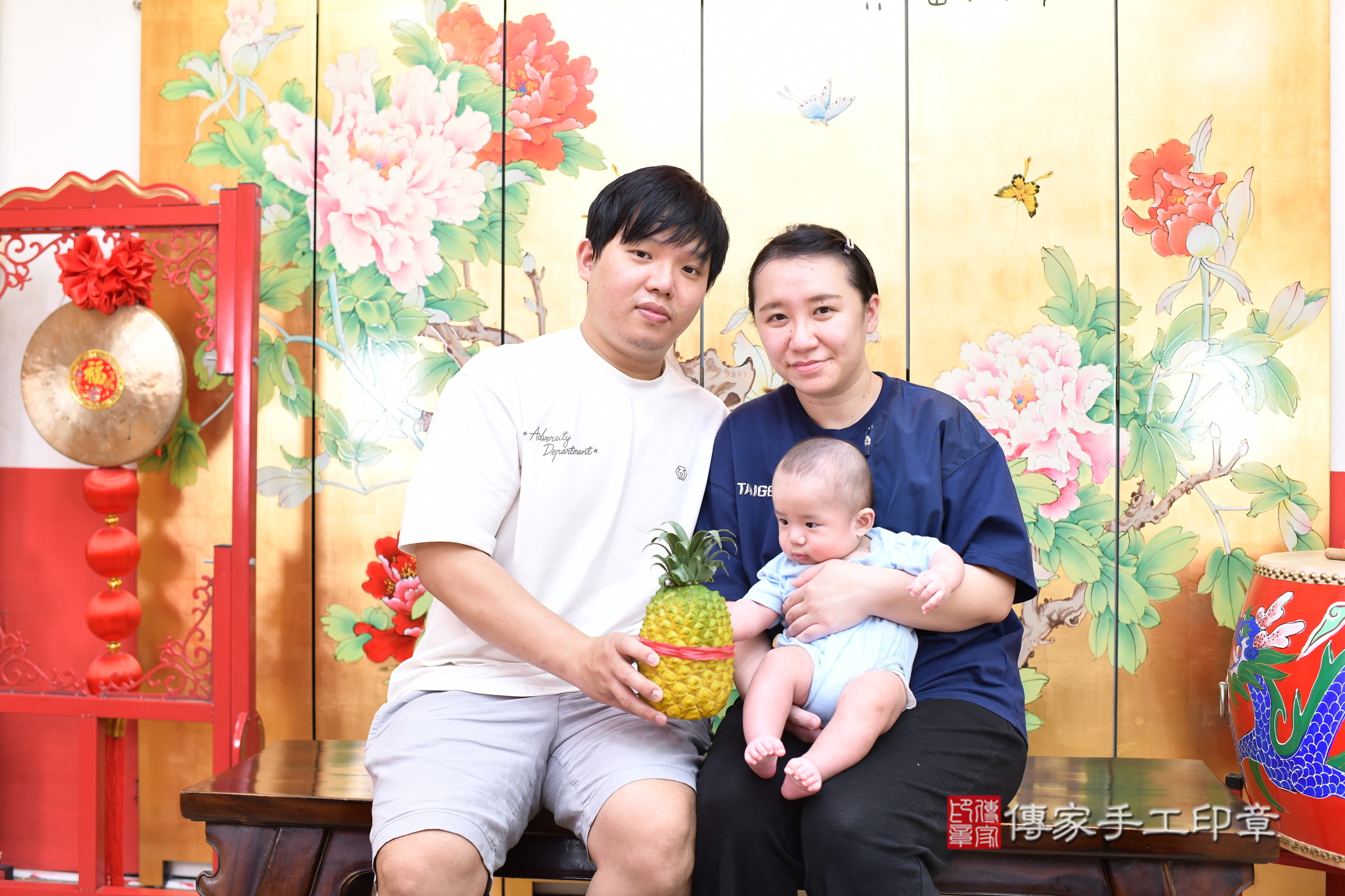 硯硯寶寶(台北市大同區嬰兒寶寶滿月剃頭理髮、嬰兒剃胎毛儀式吉祥話)。中國風會場，爸媽寶貝穿「日中韓」古裝禮服。專業拍照、證書。★購買「臍帶章、肚臍章、胎毛筆刷印章」贈送：剃頭、收涎、抓周，三選一。2025.4.21，照片6