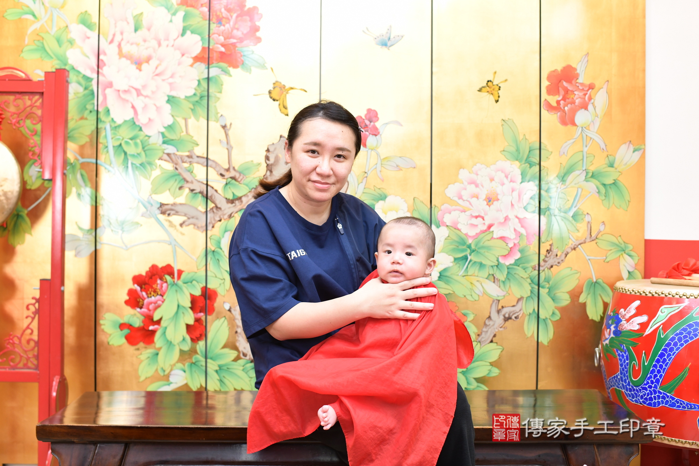硯硯寶寶(台北市大同區嬰兒寶寶滿月剃頭理髮、嬰兒剃胎毛儀式吉祥話)。中國風會場，爸媽寶貝穿「日中韓」古裝禮服。專業拍照、證書。★購買「臍帶章、肚臍章、胎毛筆刷印章」贈送：剃頭、收涎、抓周，三選一。2025.4.21，照片10