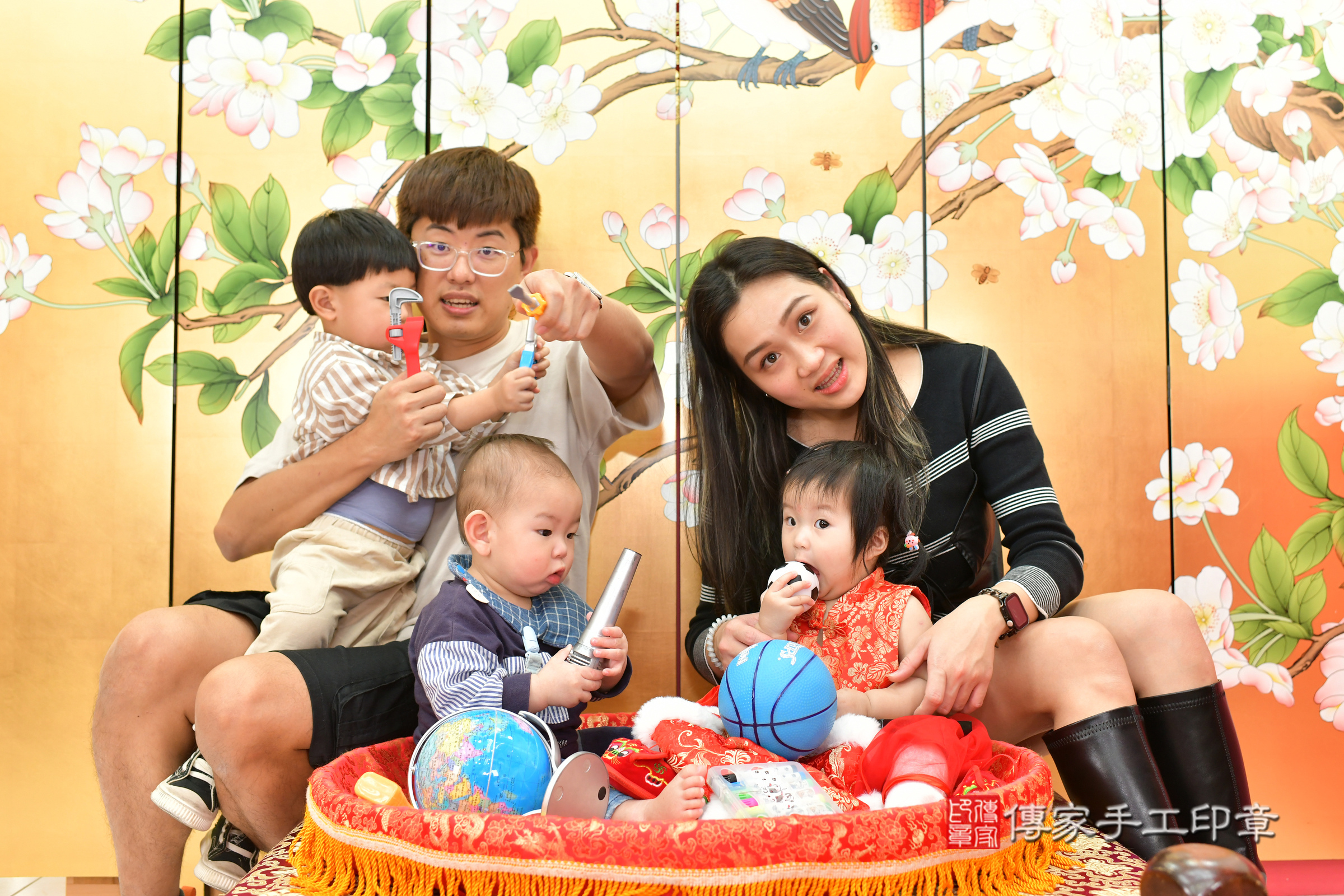 台中市北區晴晴寶寶抓周推薦：傳家台中店抓周度脺中國風會場，嬰兒古禮抓周流程儀式吉祥話、抓周道具物品24種、拍照。抓周證書。2025.3.1，照片8
