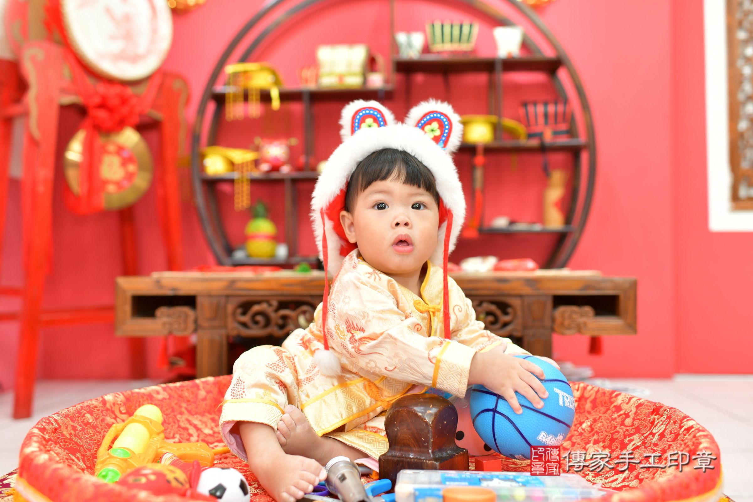 台中市北區紳紳寶寶抓周推薦：傳家台中店抓周度脺中國風會場，嬰兒古禮抓周流程儀式吉祥話、抓周道具物品24種、拍照。抓周證書。2025.3.2，照片6