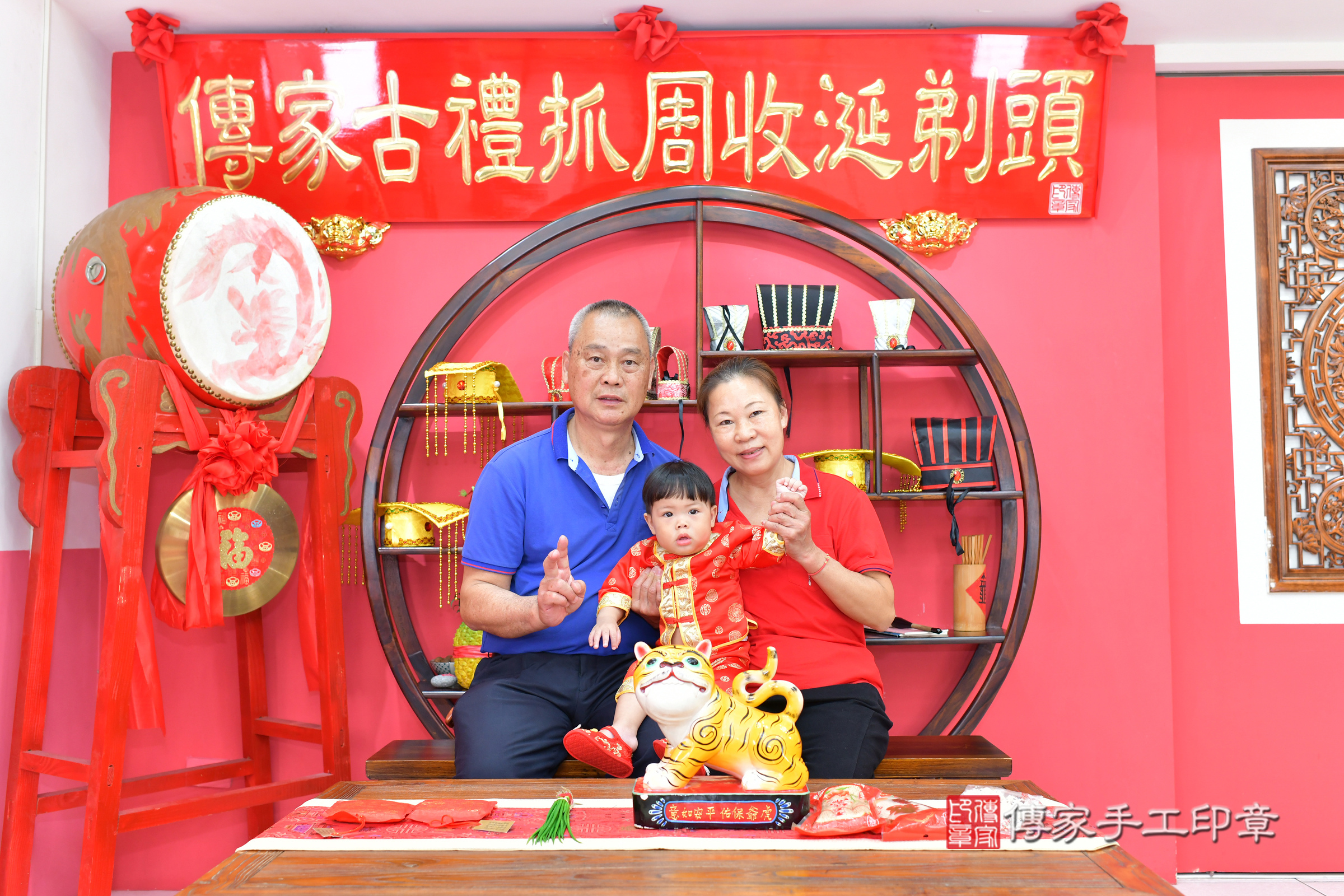 台中市北區紳紳寶寶抓周推薦：傳家台中店抓周度脺中國風會場，嬰兒古禮抓周流程儀式吉祥話、抓周道具物品24種、拍照。抓周證書。2025.3.2，照片3