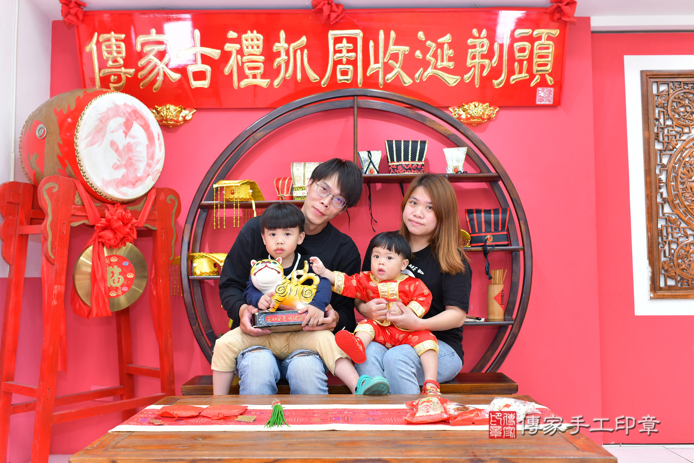 台中市北區紳紳寶寶抓周推薦：傳家台中店抓周度脺中國風會場，嬰兒古禮抓周流程儀式吉祥話、抓周道具物品24種、拍照。抓周證書。2025.3.2，照片13