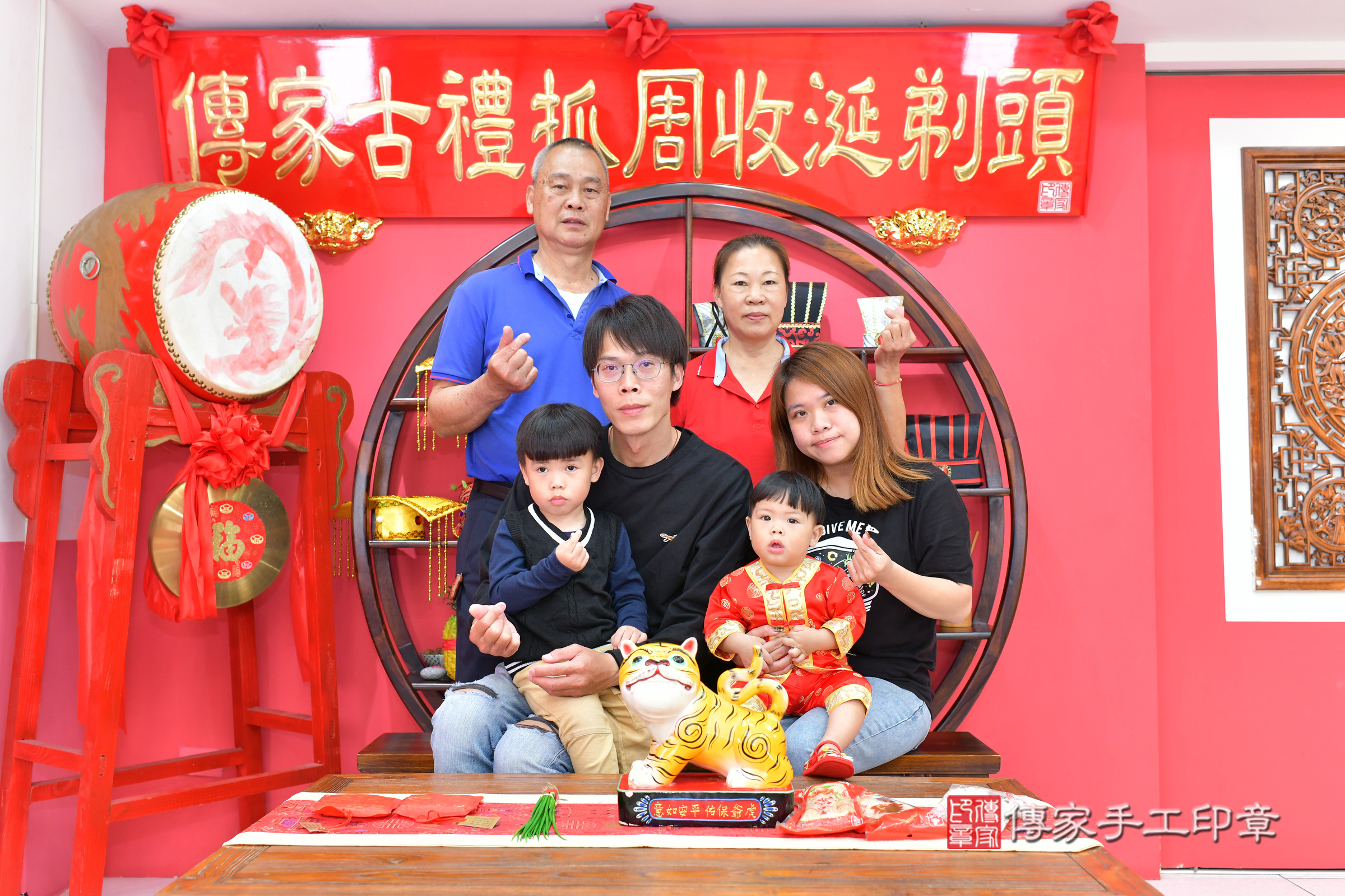台中市北區紳紳寶寶抓周推薦：傳家台中店抓周度脺中國風會場，嬰兒古禮抓周流程儀式吉祥話、抓周道具物品24種、拍照。抓周證書。2025.3.2，照片18