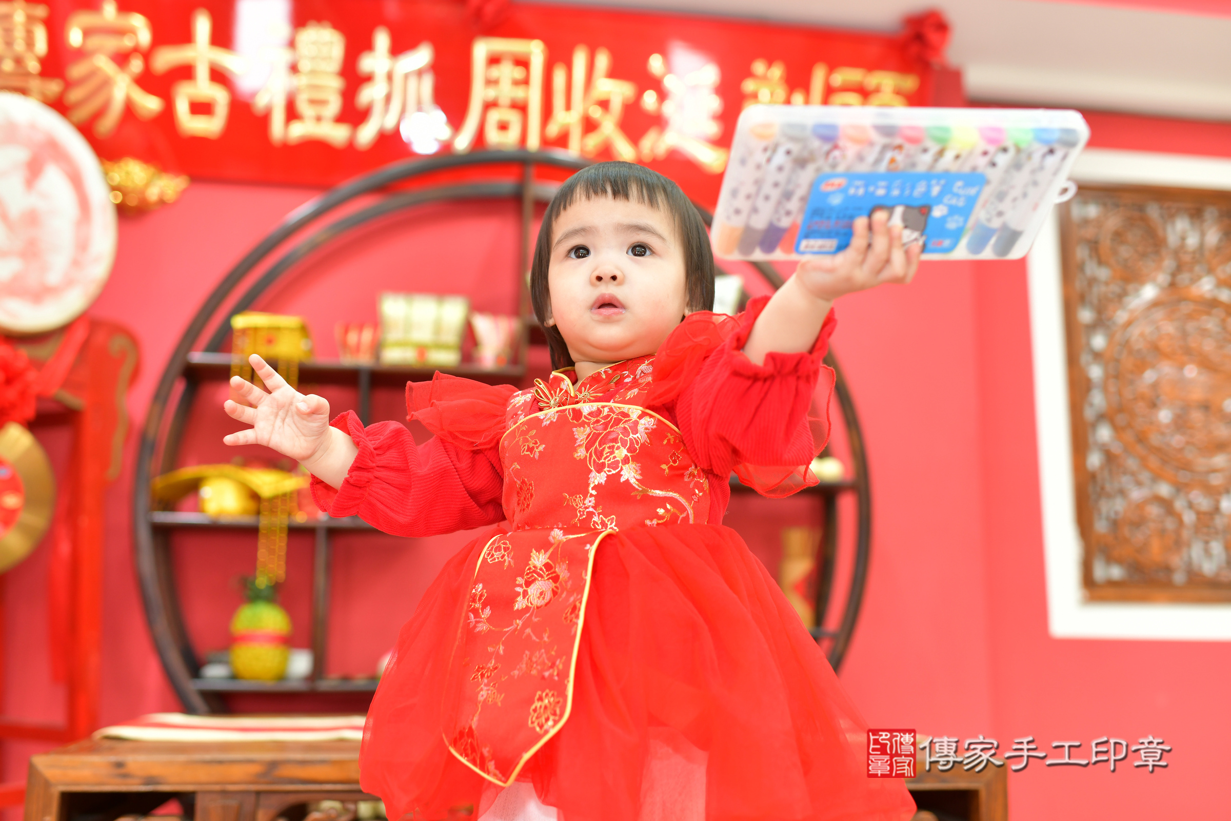 台中市北區小葵寶寶抓周推薦：傳家台中店抓周度脺中國風會場，嬰兒古禮抓周流程儀式吉祥話、抓周道具物品24種、拍照。抓周證書。2025.3.3，照片9