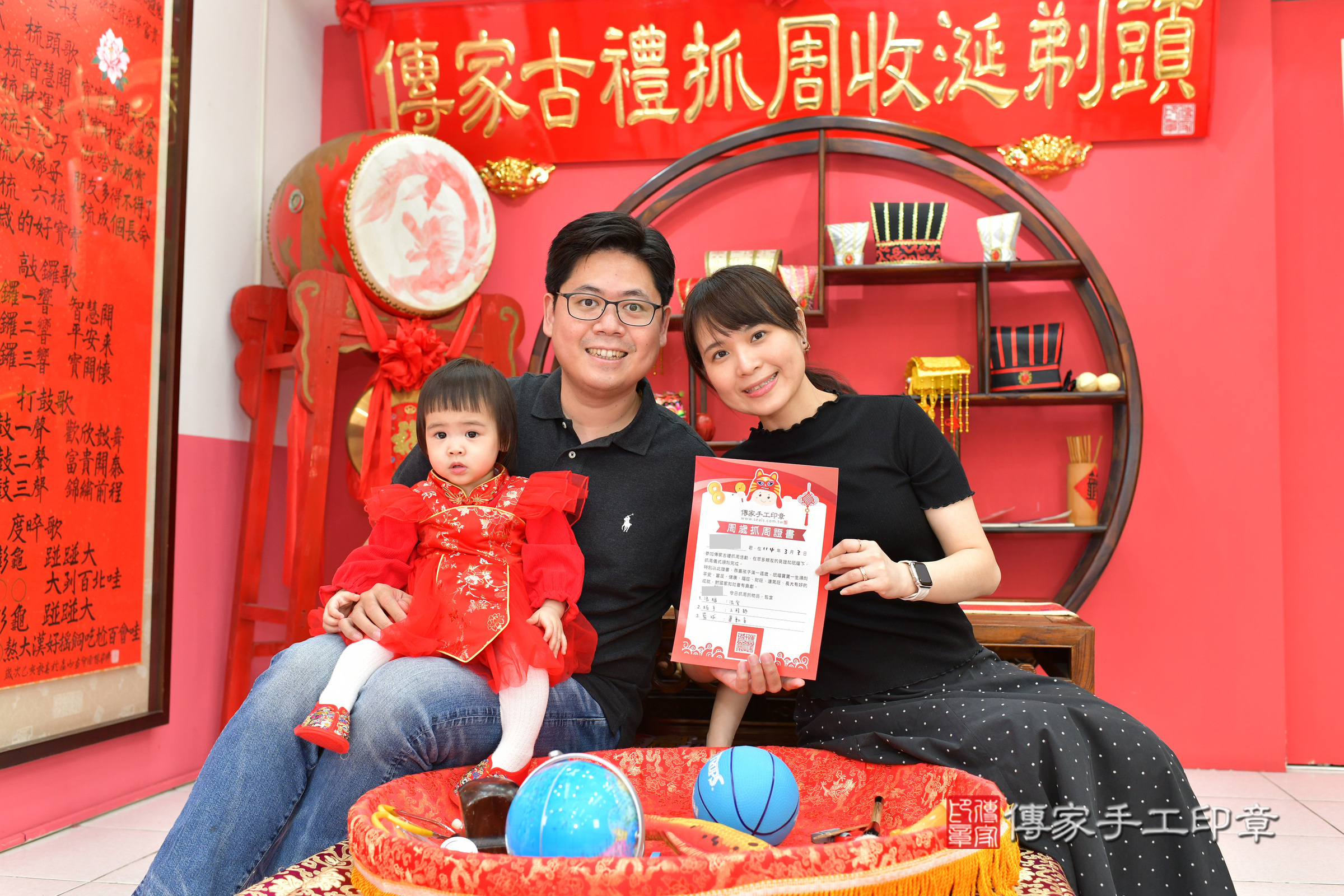 台中市北區小葵寶寶抓周推薦：傳家台中店抓周度脺中國風會場，嬰兒古禮抓周流程儀式吉祥話、抓周道具物品24種、拍照。抓周證書。2025.3.3，照片18