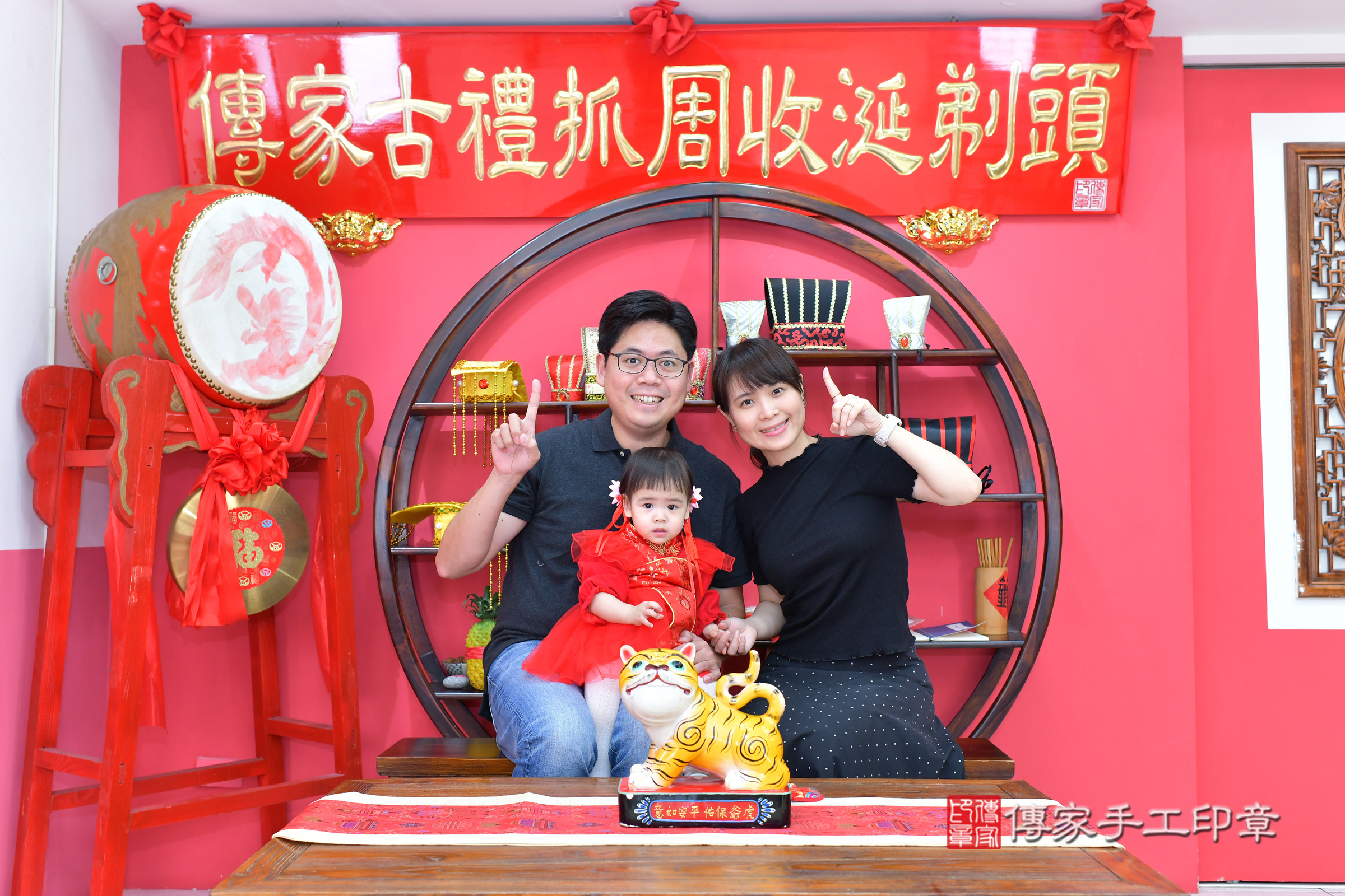 台中市北區小葵寶寶抓周推薦：傳家台中店抓周度脺中國風會場，嬰兒古禮抓周流程儀式吉祥話、抓周道具物品24種、拍照。抓周證書。2025.3.3，照片17