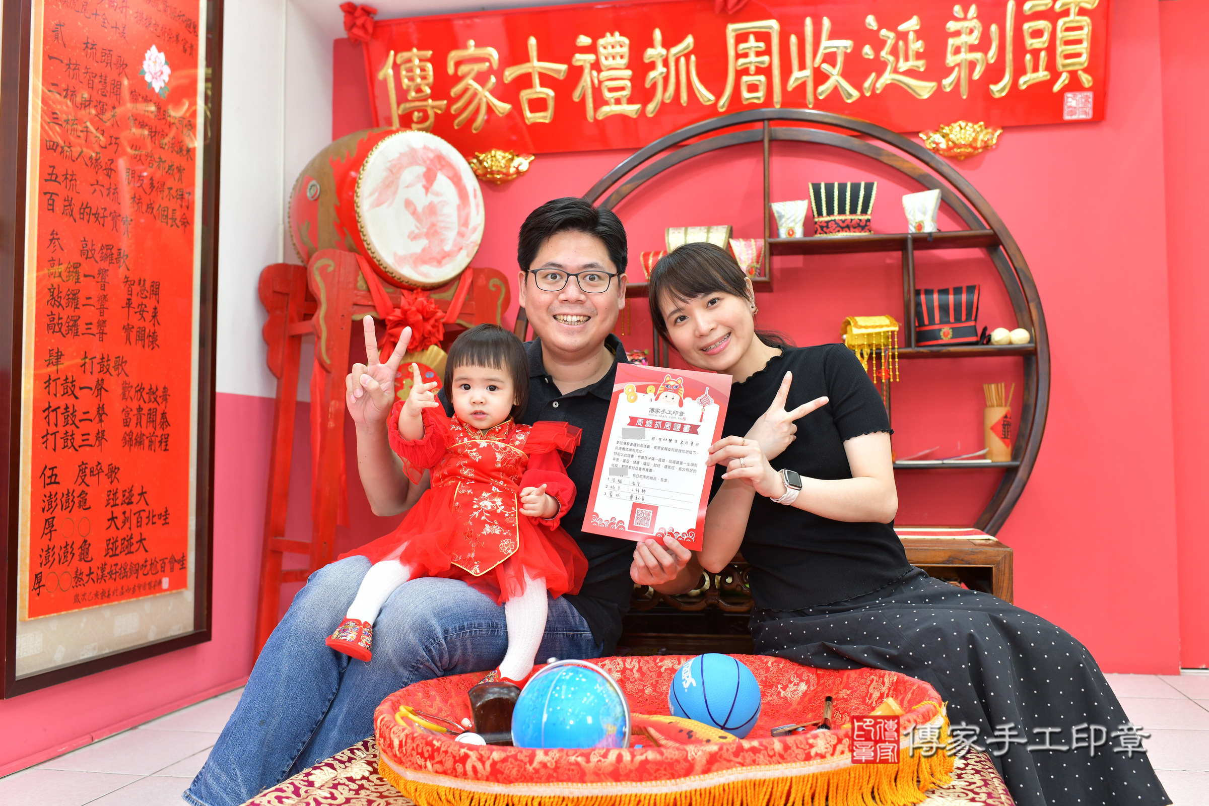 台中市北區小葵寶寶抓周推薦：傳家台中店抓周度脺中國風會場，嬰兒古禮抓周流程儀式吉祥話、抓周道具物品24種、拍照。抓周證書。2025.3.3，照片19