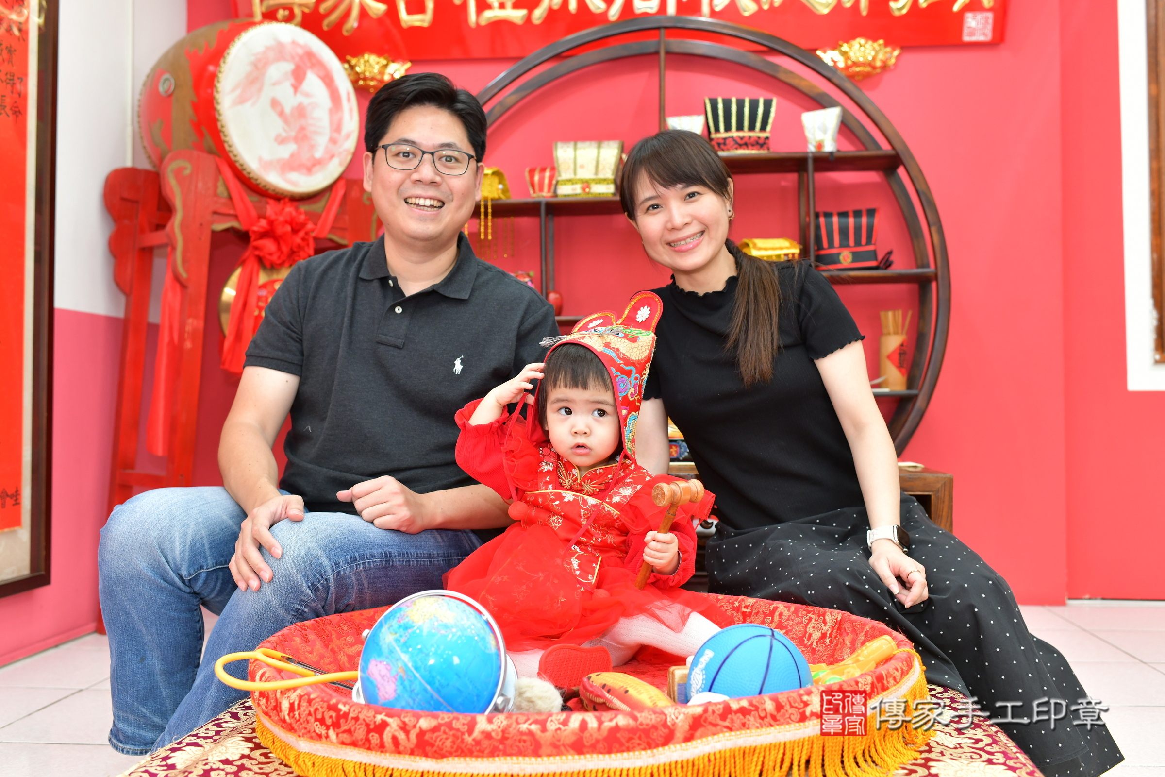 台中市北區小葵寶寶抓周推薦：傳家台中店抓周度脺中國風會場，嬰兒古禮抓周流程儀式吉祥話、抓周道具物品24種、拍照。抓周證書。2025.3.3，照片4