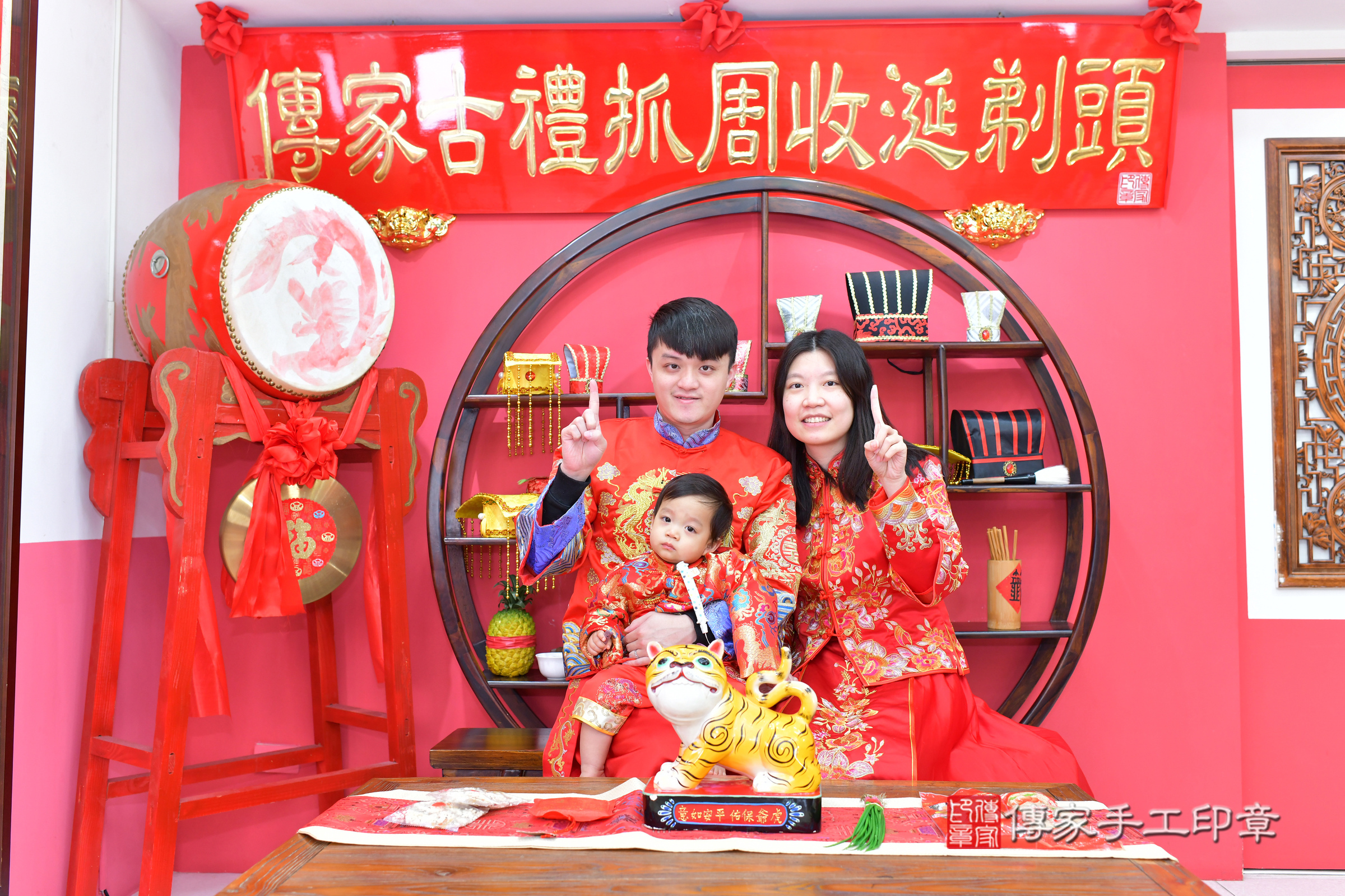 台中市北區小拓寶寶抓周推薦：傳家台中店抓周度脺中國風會場，嬰兒古禮抓周流程儀式吉祥話、抓周道具物品24種、拍照。抓周證書。2025.3.16，照片3