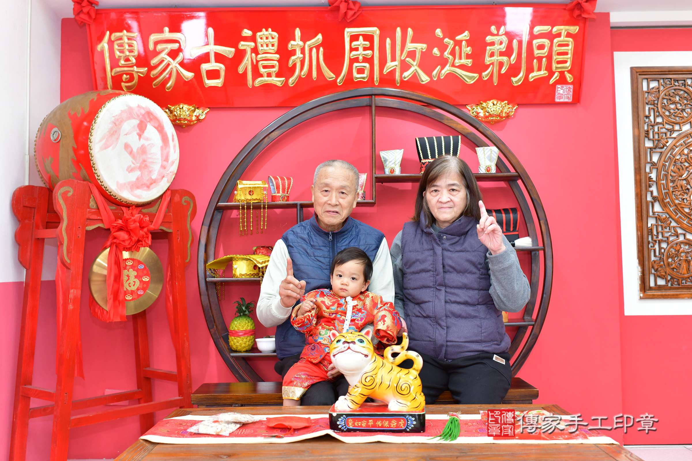 台中市北區小拓寶寶抓周推薦：傳家台中店抓周度脺中國風會場，嬰兒古禮抓周流程儀式吉祥話、抓周道具物品24種、拍照。抓周證書。2025.3.16，照片4