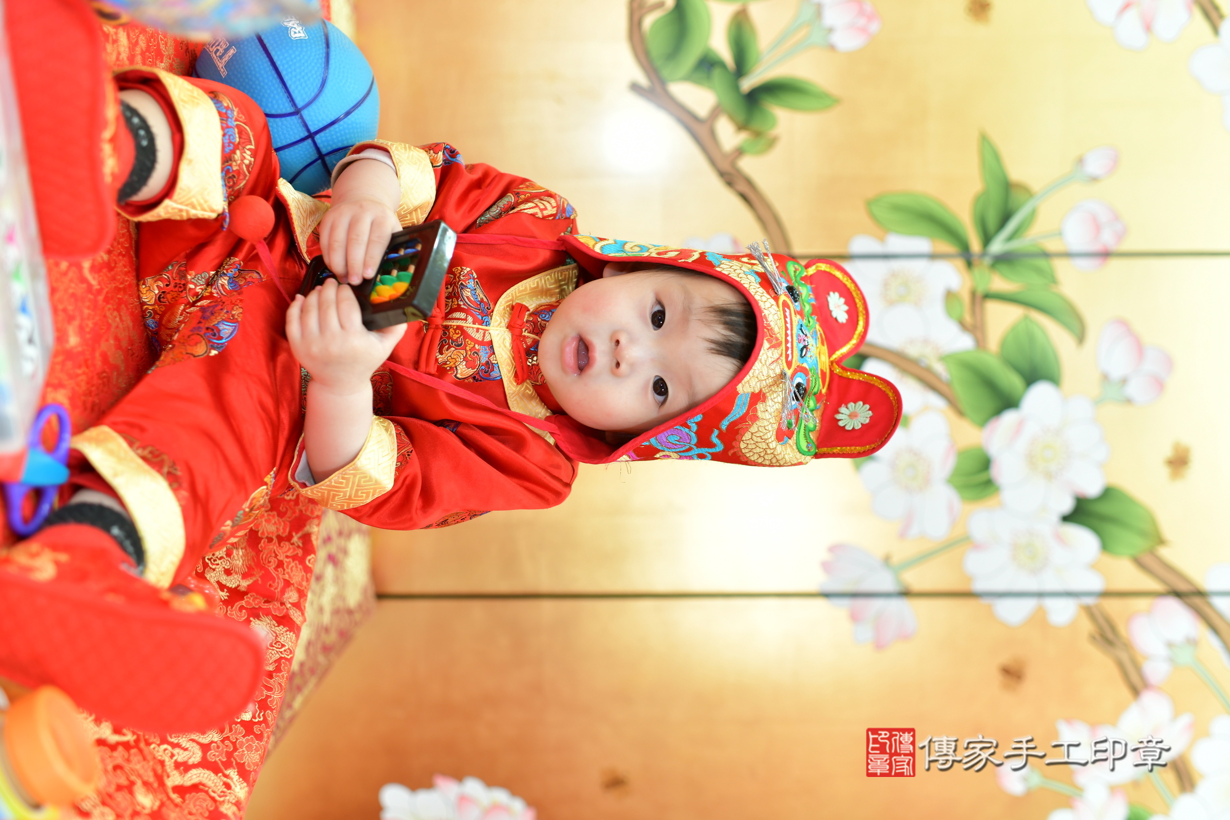 台中市北區誠誠寶寶抓周推薦：傳家台中店抓周度脺中國風會場，嬰兒古禮抓周流程儀式吉祥話、抓周道具物品24種、拍照。抓周證書。2025.3.22，照片11