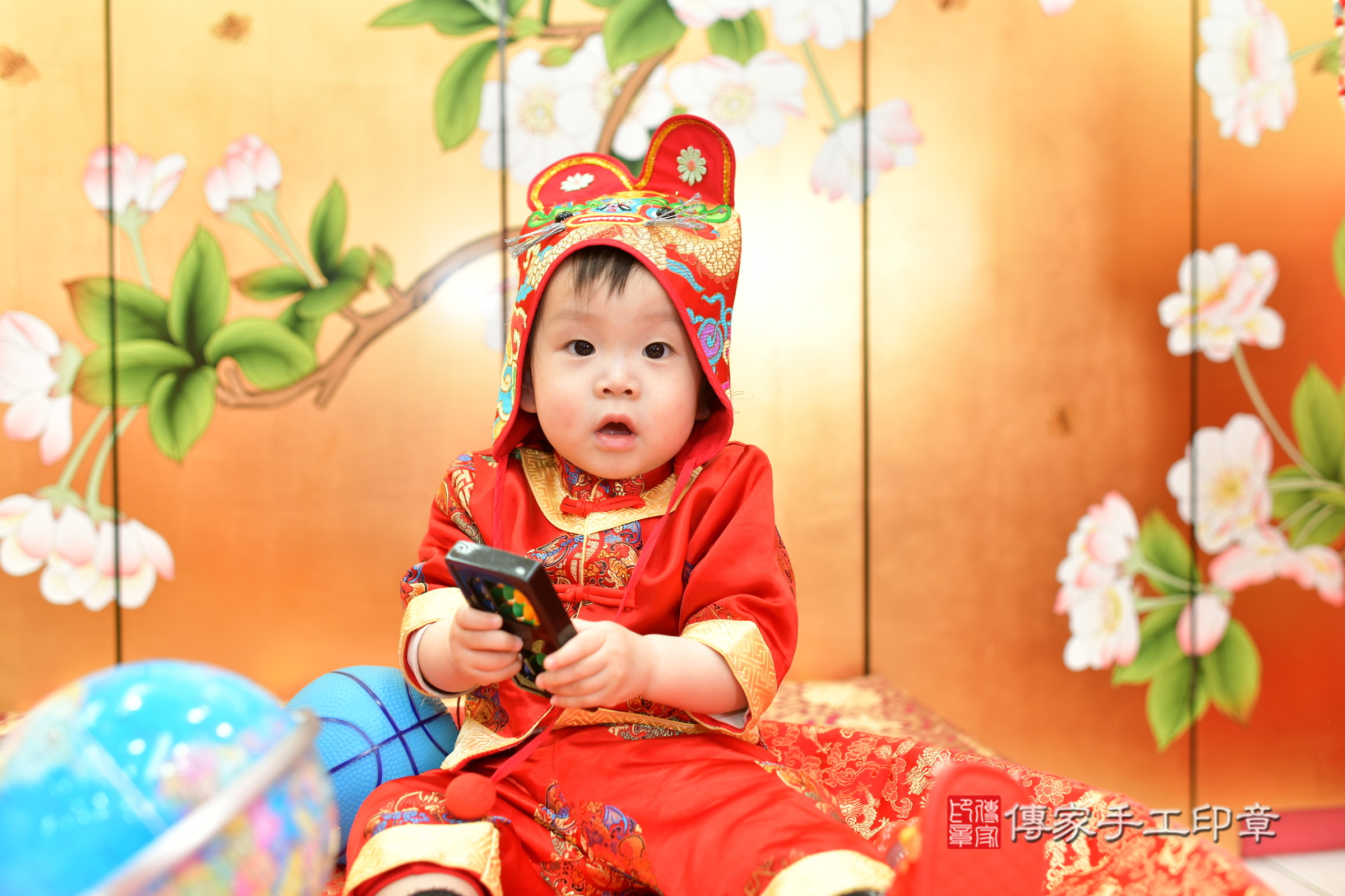 台中市北區誠誠寶寶抓周推薦：傳家台中店抓周度脺中國風會場，嬰兒古禮抓周流程儀式吉祥話、抓周道具物品24種、拍照。抓周證書。2025.3.22，照片10