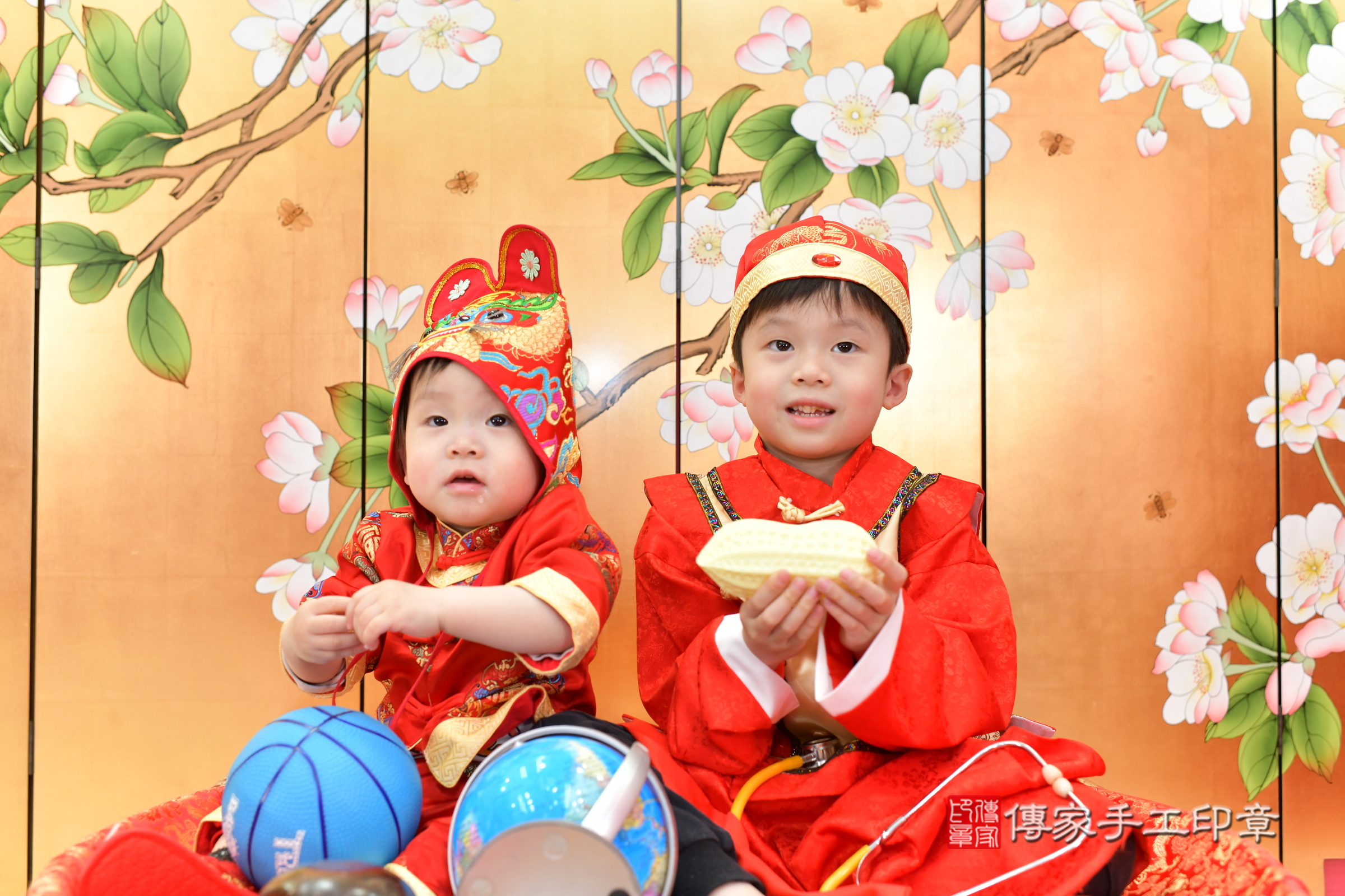 台中市北區誠誠寶寶抓周推薦：傳家台中店抓周度脺中國風會場，嬰兒古禮抓周流程儀式吉祥話、抓周道具物品24種、拍照。抓周證書。2025.3.22，照片9
