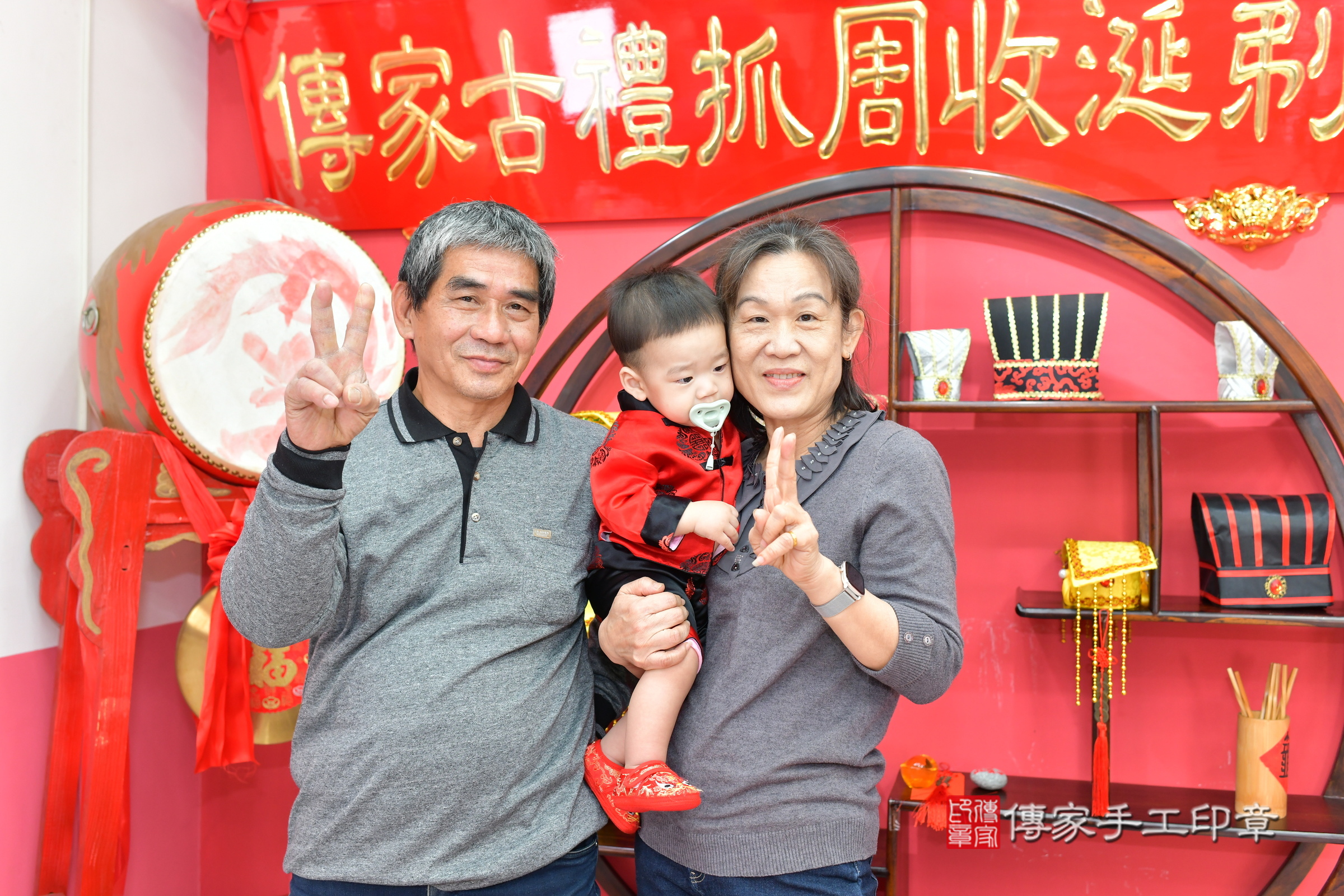 台中市北區昊昊寶寶抓周推薦：傳家台中店抓周度脺中國風會場，嬰兒古禮抓周流程儀式吉祥話、抓周道具物品24種、拍照。抓周證書。2025.3.23，照片7