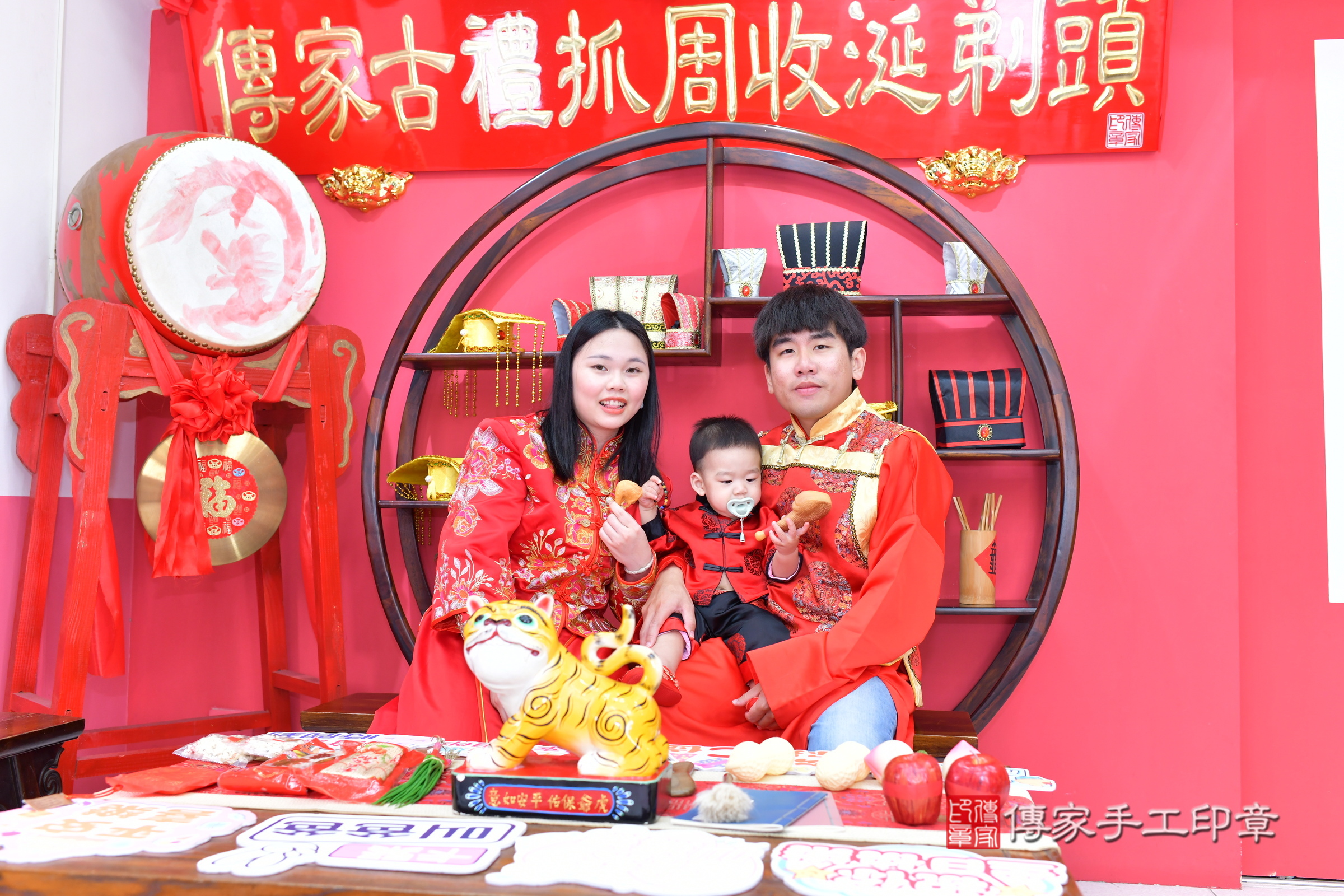 台中市北區昊昊寶寶抓周推薦：傳家台中店抓周度脺中國風會場，嬰兒古禮抓周流程儀式吉祥話、抓周道具物品24種、拍照。抓周證書。2025.3.23，照片20