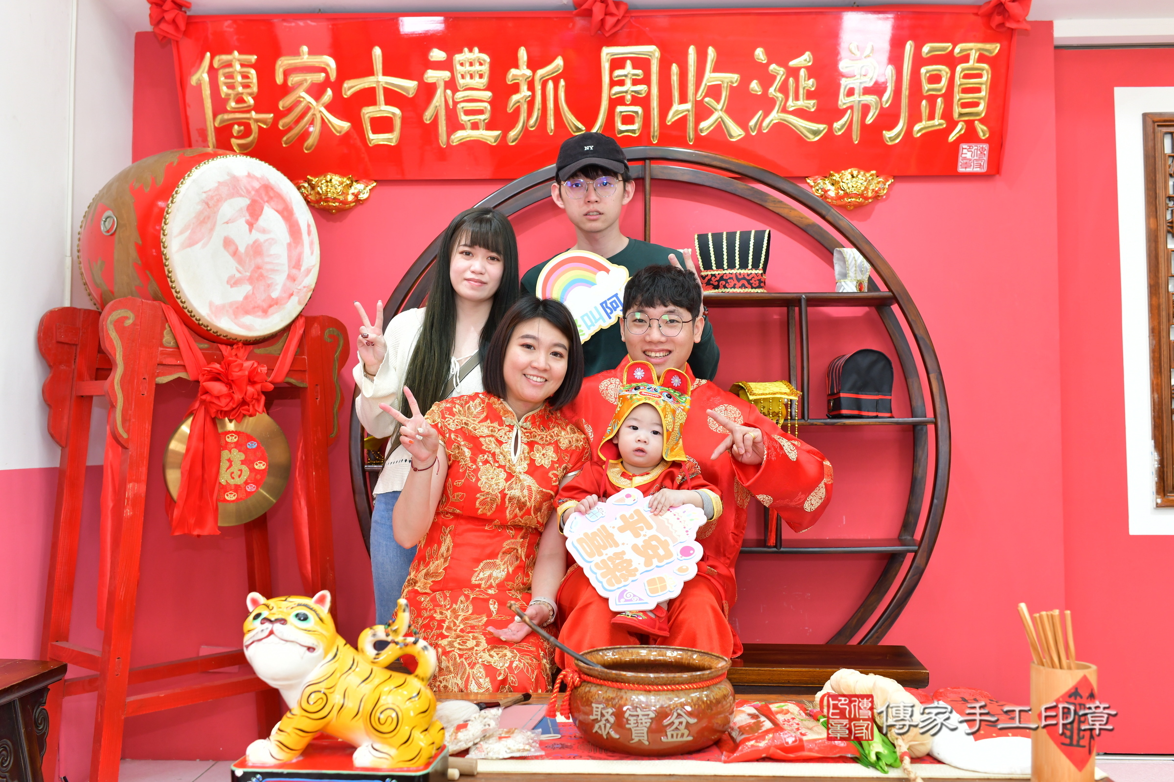 台中市北區小銘寶寶抓周推薦：傳家台中店抓周度脺中國風會場，嬰兒古禮抓周流程儀式吉祥話、抓周道具物品24種、拍照。抓周證書。2025.3.23，照片3