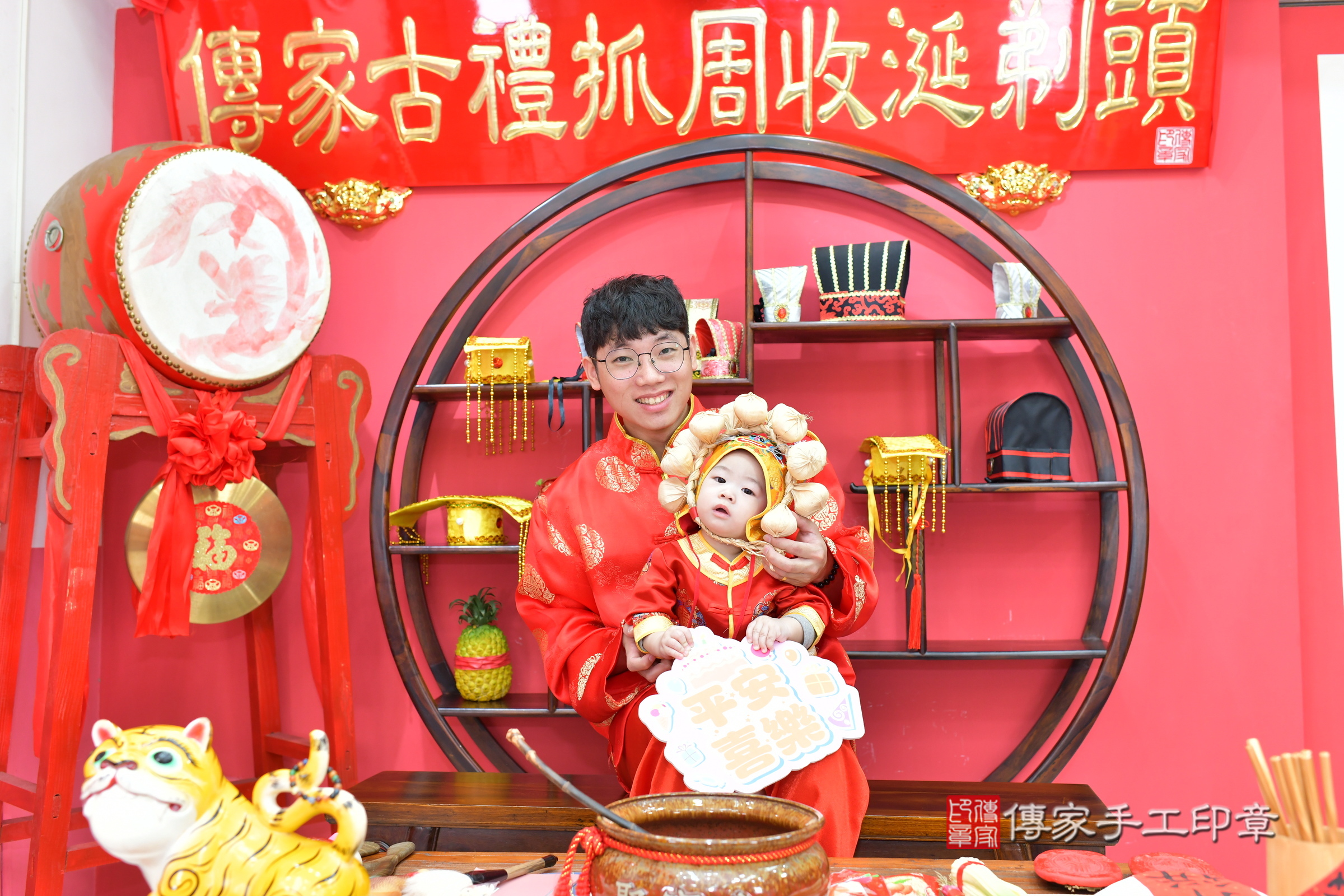 台中市北區小銘寶寶抓周推薦：傳家台中店抓周度脺中國風會場，嬰兒古禮抓周流程儀式吉祥話、抓周道具物品24種、拍照。抓周證書。2025.3.23，照片4