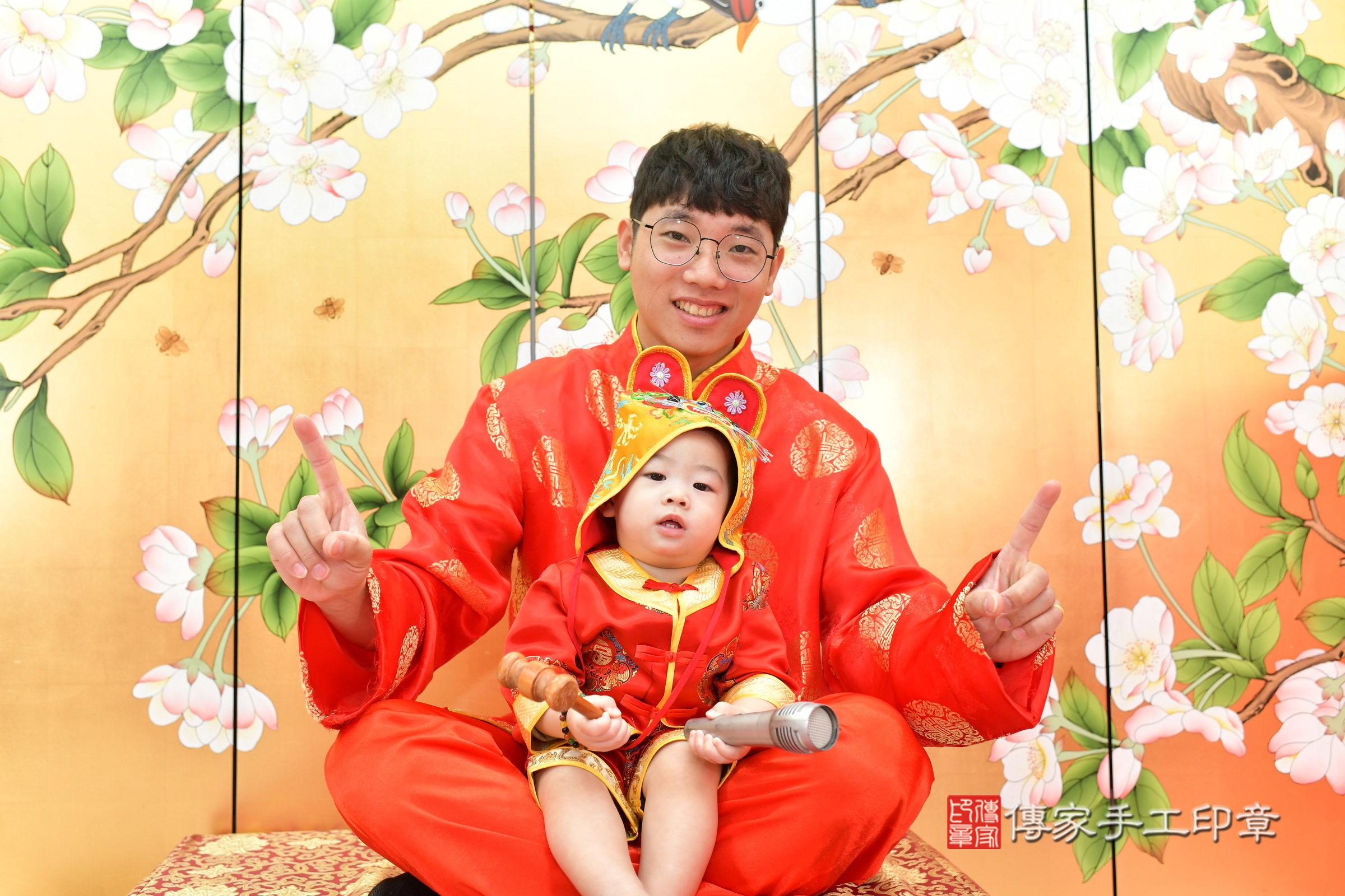 台中市北區小銘寶寶抓周推薦：傳家台中店抓周度脺中國風會場，嬰兒古禮抓周流程儀式吉祥話、抓周道具物品24種、拍照。抓周證書。2025.3.23，照片5