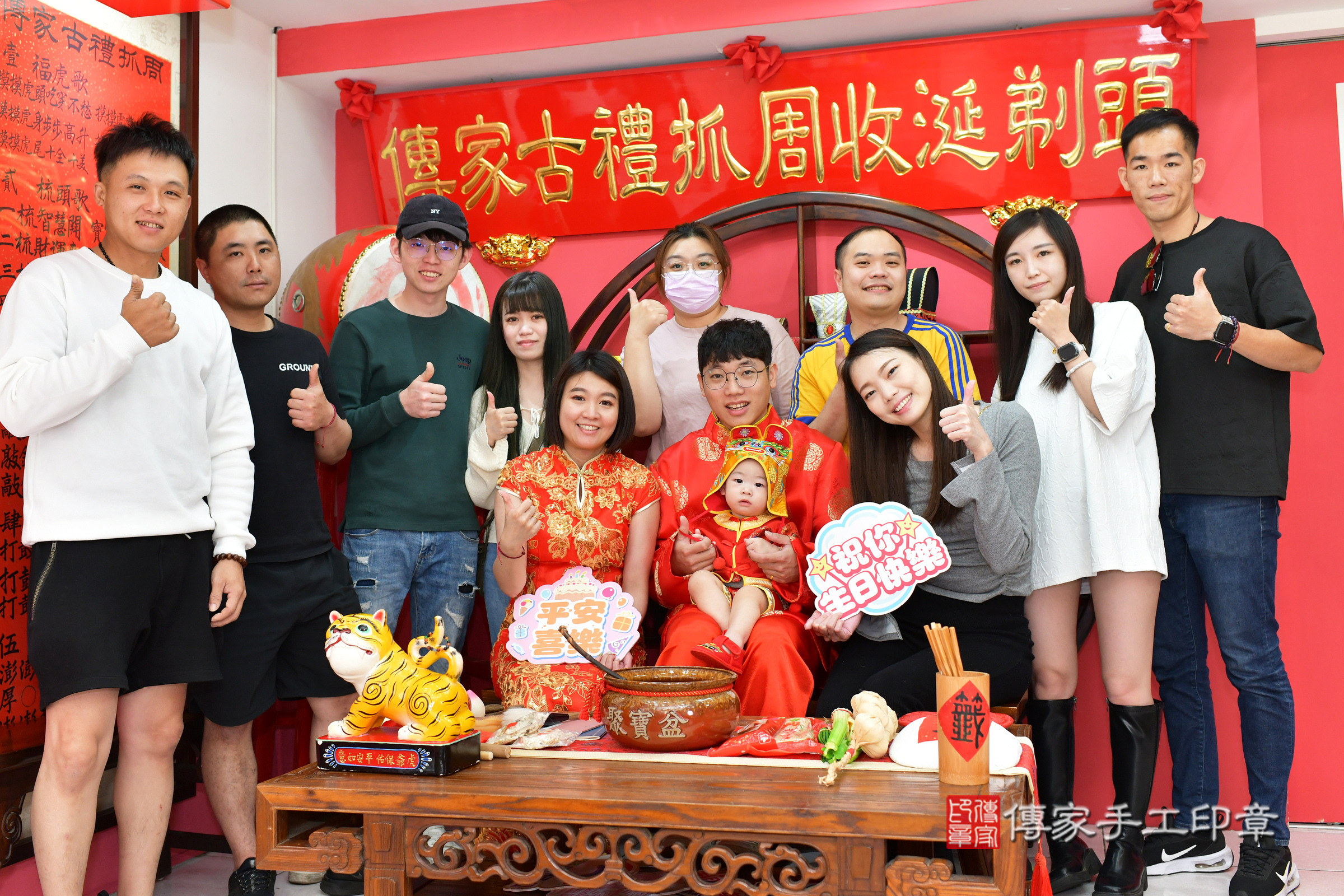 台中市北區小銘寶寶抓周推薦：傳家台中店抓周度脺中國風會場，嬰兒古禮抓周流程儀式吉祥話、抓周道具物品24種、拍照。抓周證書。2025.3.23，照片17