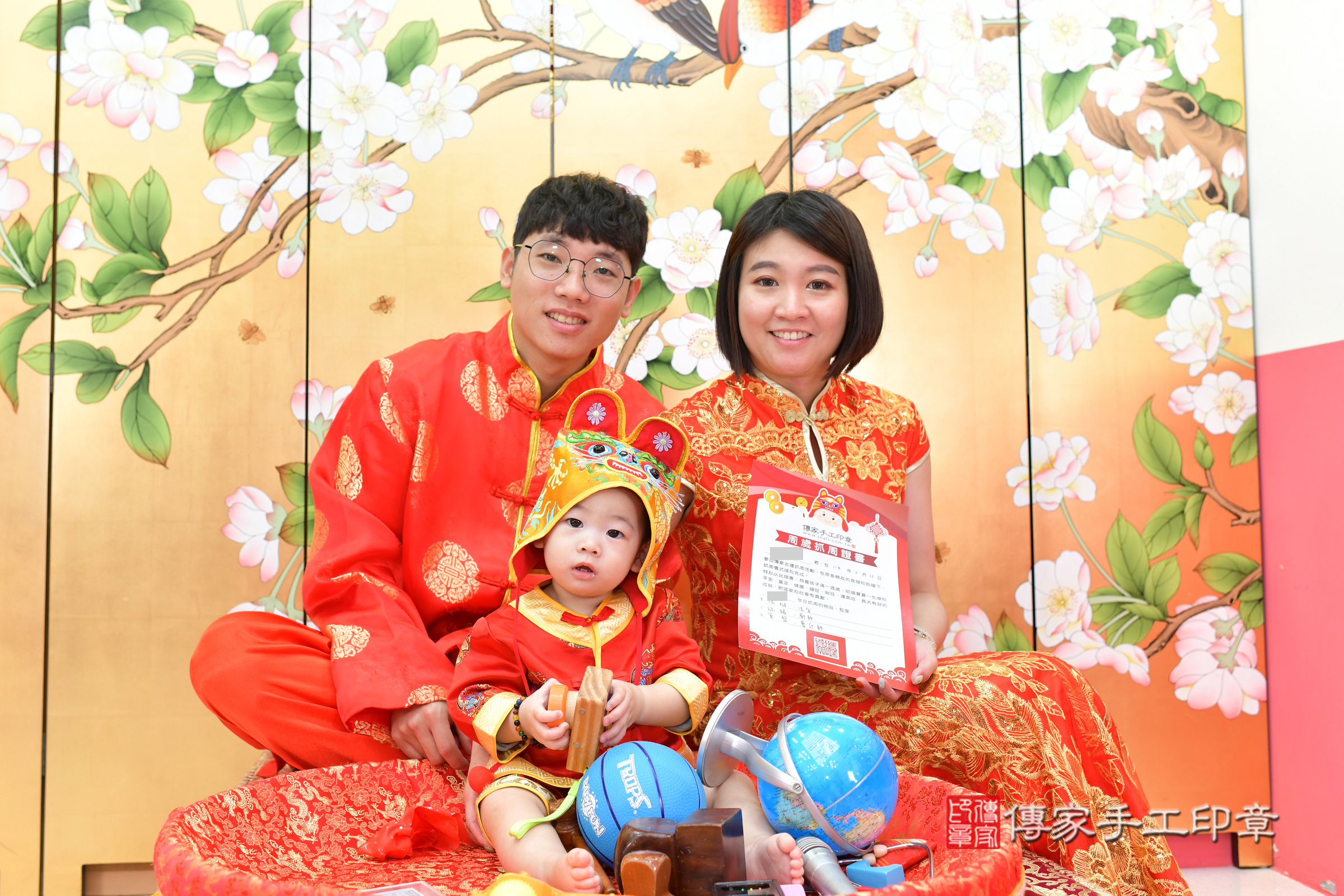 台中市北區小銘寶寶抓周推薦：傳家台中店抓周度脺中國風會場，嬰兒古禮抓周流程儀式吉祥話、抓周道具物品24種、拍照。抓周證書。2025.3.23，照片18