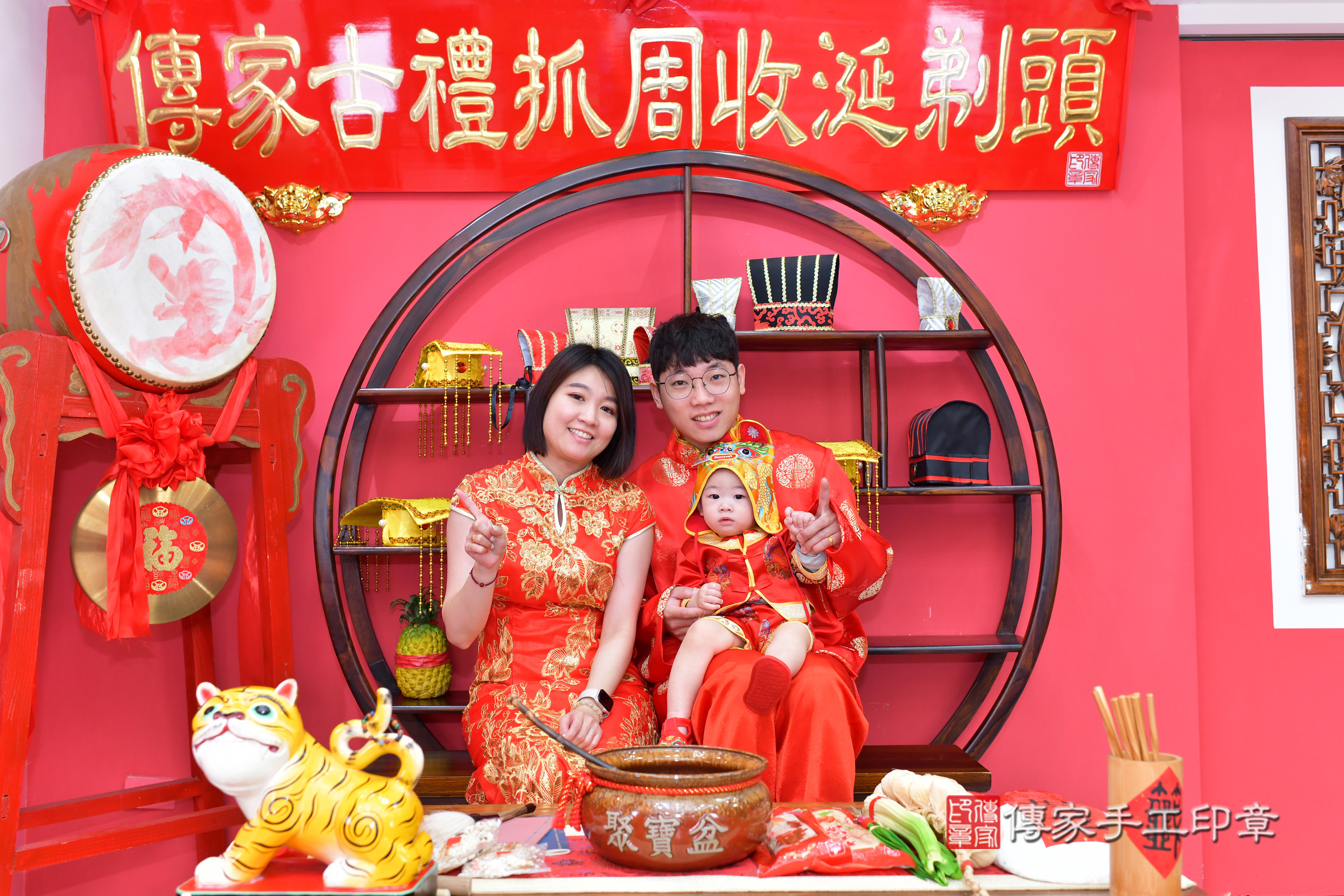 台中市北區小銘寶寶抓周推薦：傳家台中店抓周度脺中國風會場，嬰兒古禮抓周流程儀式吉祥話、抓周道具物品24種、拍照。抓周證書。2025.3.23，照片2