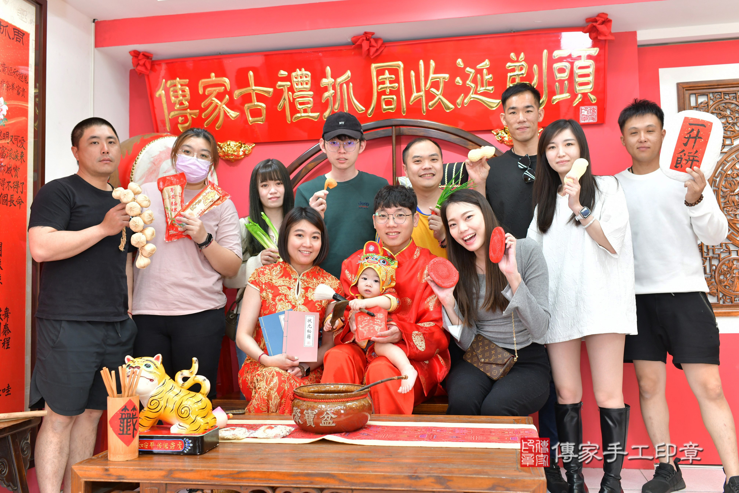 台中市北區小銘寶寶抓周推薦：傳家台中店抓周度脺中國風會場，嬰兒古禮抓周流程儀式吉祥話、抓周道具物品24種、拍照。抓周證書。2025.3.23，照片16
