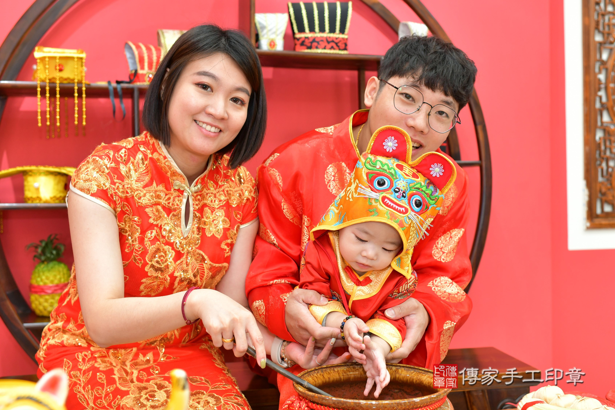 台中市北區小銘寶寶抓周推薦：傳家台中店抓周度脺中國風會場，嬰兒古禮抓周流程儀式吉祥話、抓周道具物品24種、拍照。抓周證書。2025.3.23，照片10