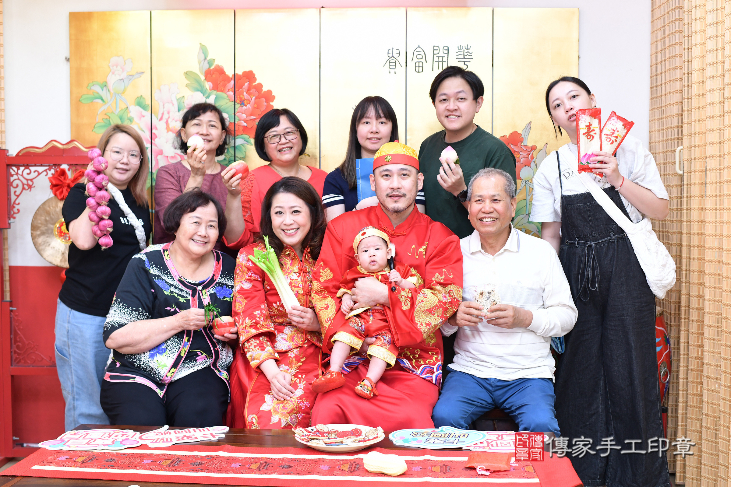 台北市大同區佑佑寶寶收涎推薦：傳家台北店收涎中國風會場，嬰兒古禮收涎收口水流程儀式、收涎吉祥話、收涎餅乾、收涎拍照。收涎證書。2025.4.12，照片25