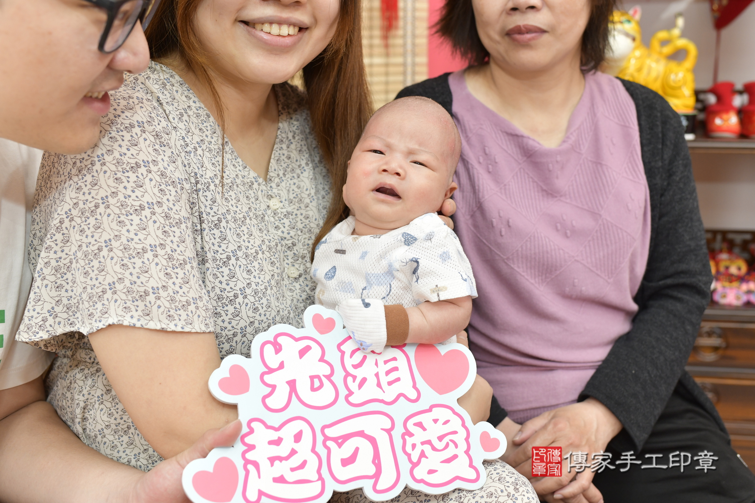 小熹寶寶(新竹市香山區嬰兒寶寶滿月剃頭理髮、嬰兒剃胎毛儀式吉祥話)。中國風會場，爸媽寶貝穿「日中韓」古裝禮服。專業拍照、證書。★購買「臍帶章、肚臍章、胎毛筆刷印章」贈送：剃頭、收涎、抓周，三選一。2025.4.24，照片22