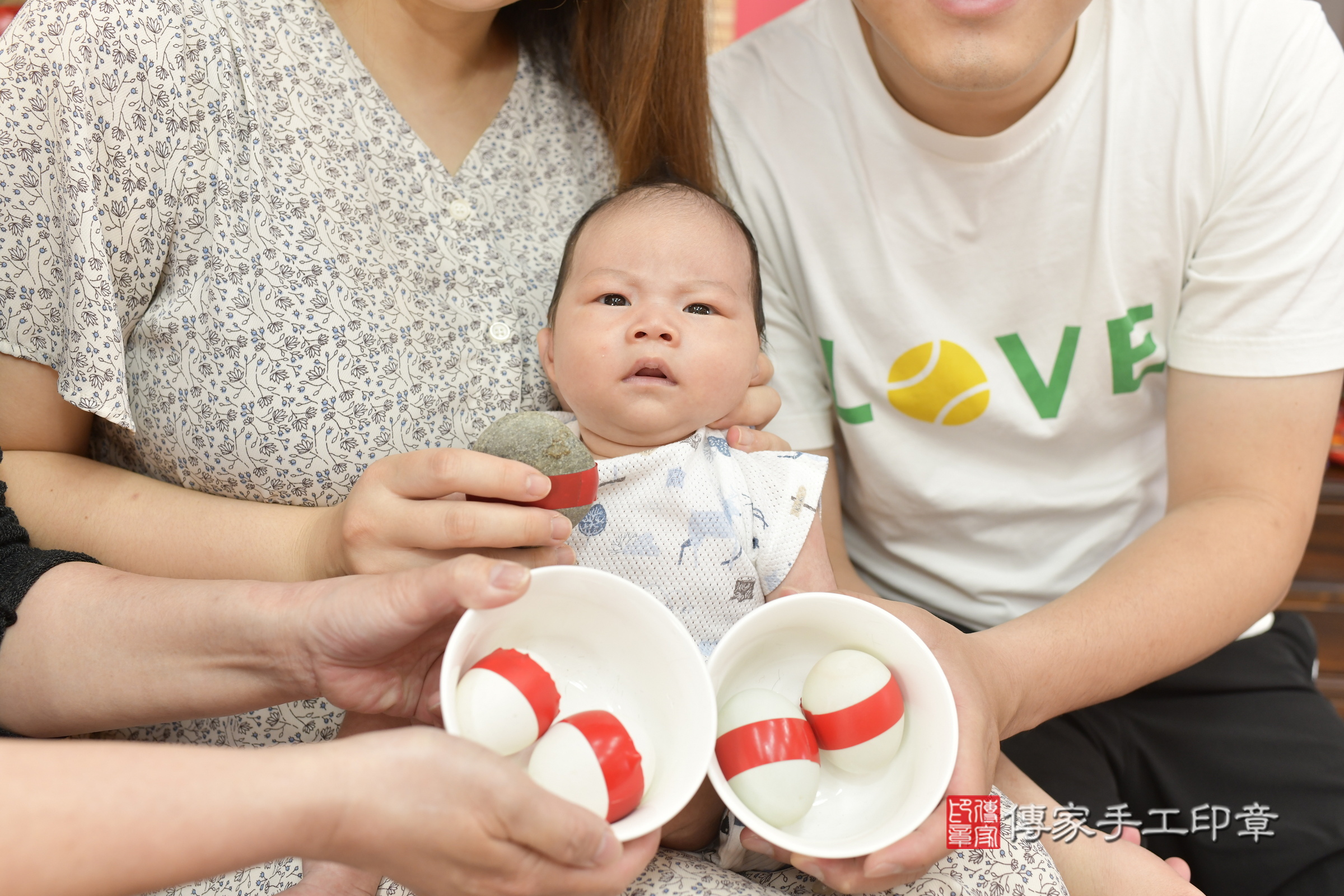 小熹寶寶(新竹市香山區嬰兒寶寶滿月剃頭理髮、嬰兒剃胎毛儀式吉祥話)。中國風會場，爸媽寶貝穿「日中韓」古裝禮服。專業拍照、證書。★購買「臍帶章、肚臍章、胎毛筆刷印章」贈送：剃頭、收涎、抓周，三選一。2025.4.24，照片11