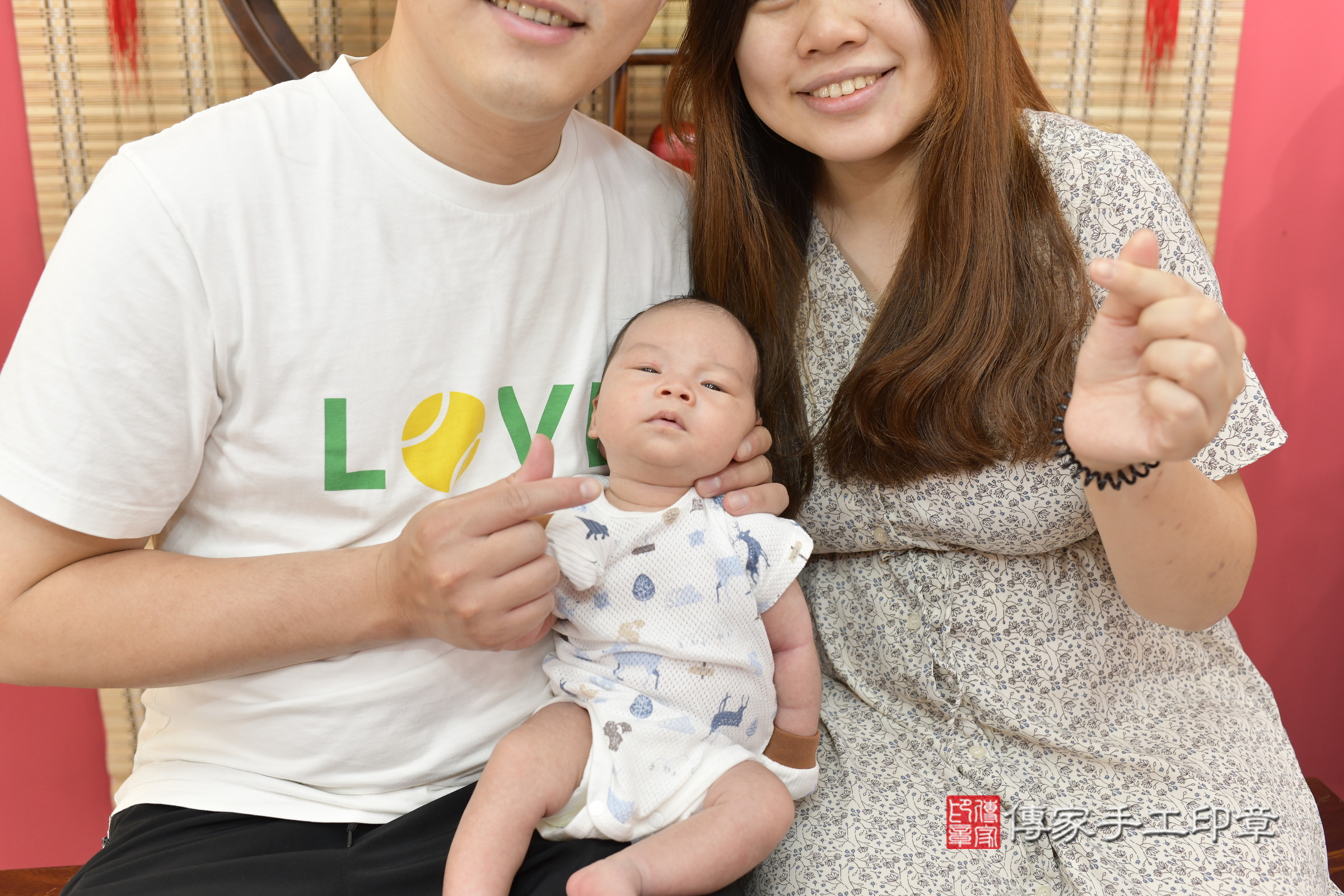 小熹寶寶(新竹市香山區嬰兒寶寶滿月剃頭理髮、嬰兒剃胎毛儀式吉祥話)。中國風會場，爸媽寶貝穿「日中韓」古裝禮服。專業拍照、證書。★購買「臍帶章、肚臍章、胎毛筆刷印章」贈送：剃頭、收涎、抓周，三選一。2025.4.24，照片7