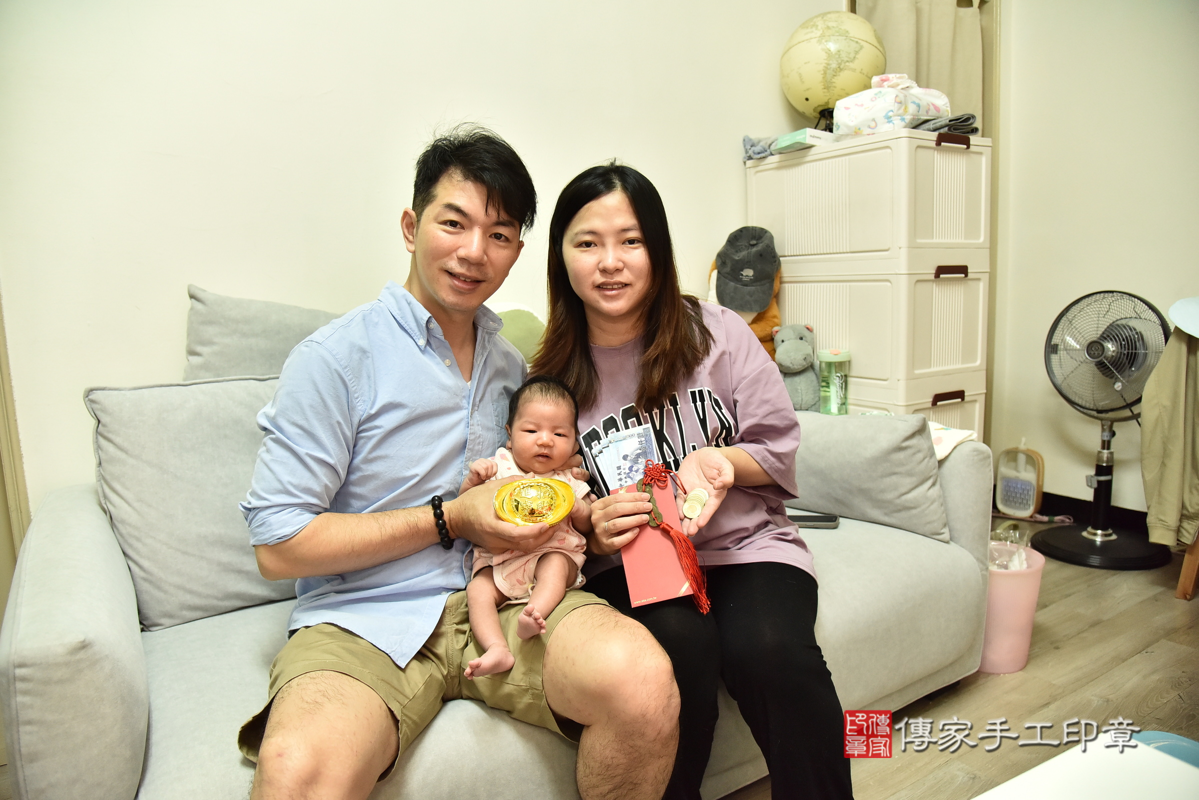 小渝寶寶(新北市板橋區到府嬰兒小渝寶寶滿月剃頭理髮、到府嬰兒剃胎毛儀式吉祥話)。到府剃頭剃胎毛主持、專業拍照、證書。★購買「臍帶章、肚臍章、胎毛筆刷印章」贈送：剃頭、收涎、抓周，三選一。2025.4.19，照片9