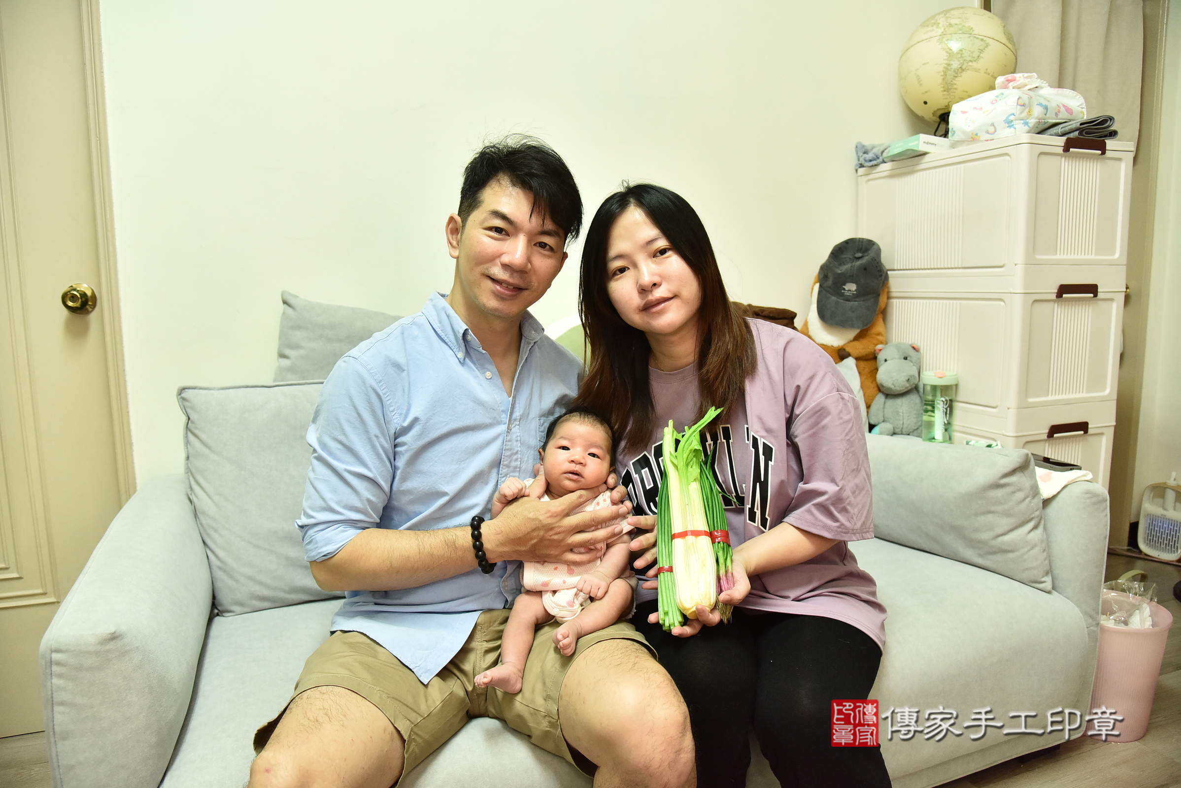 小渝寶寶(新北市板橋區到府嬰兒小渝寶寶滿月剃頭理髮、到府嬰兒剃胎毛儀式吉祥話)。到府剃頭剃胎毛主持、專業拍照、證書。★購買「臍帶章、肚臍章、胎毛筆刷印章」贈送：剃頭、收涎、抓周，三選一。2025.4.19，照片8