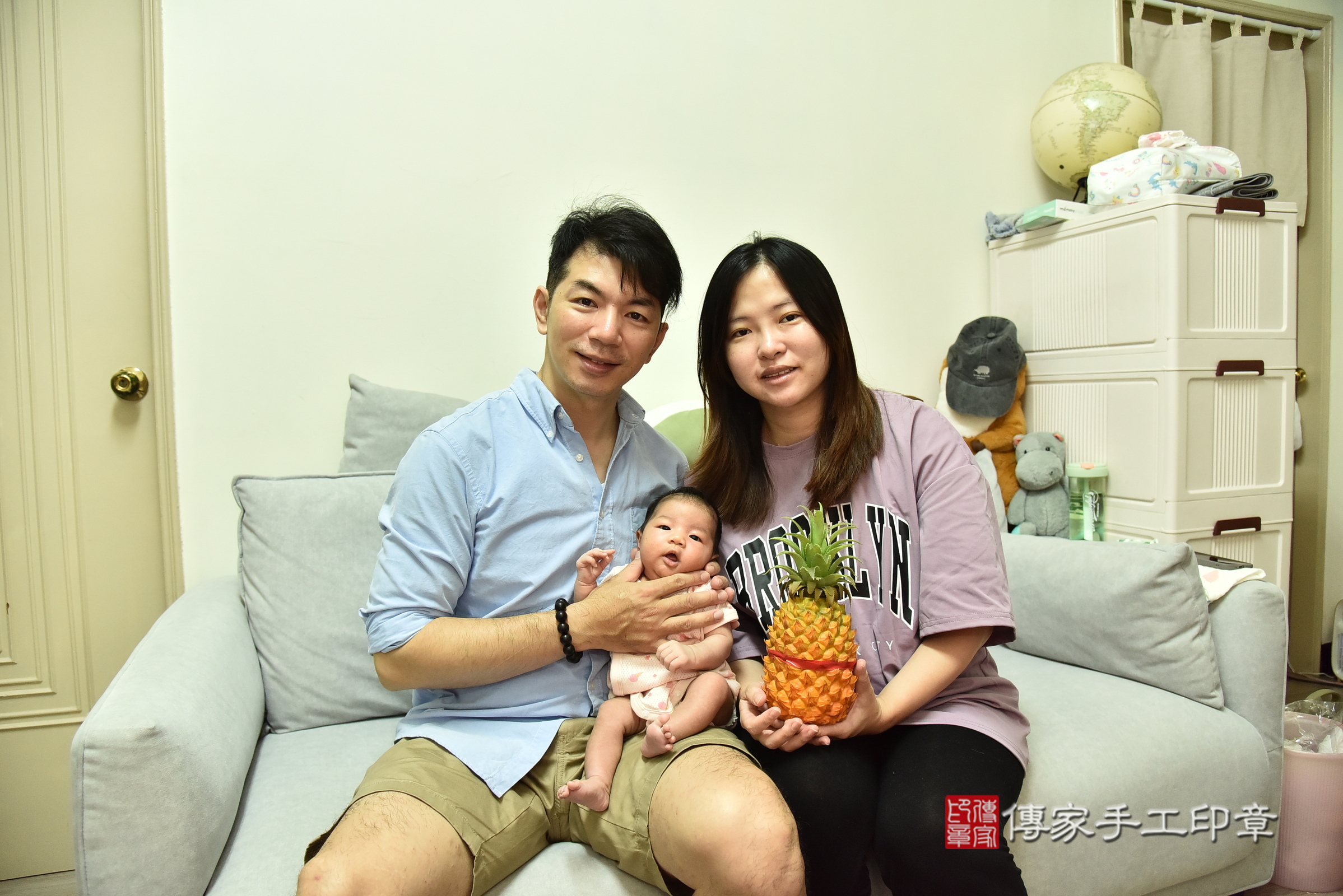 小渝寶寶(新北市板橋區到府嬰兒小渝寶寶滿月剃頭理髮、到府嬰兒剃胎毛儀式吉祥話)。到府剃頭剃胎毛主持、專業拍照、證書。★購買「臍帶章、肚臍章、胎毛筆刷印章」贈送：剃頭、收涎、抓周，三選一。2025.4.19，照片7