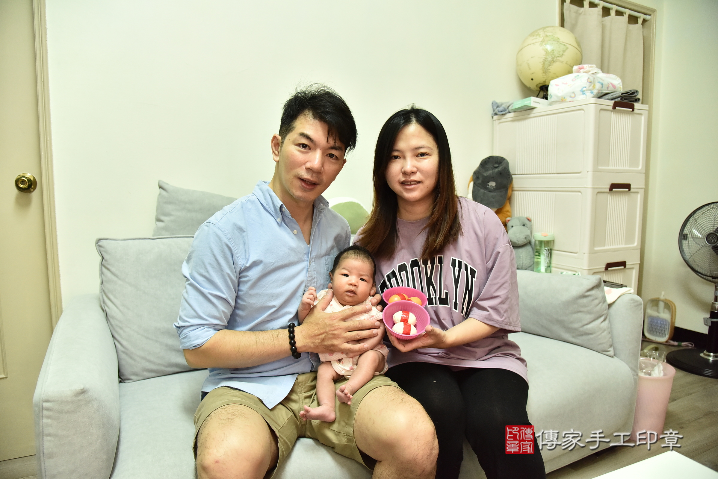 小渝寶寶(新北市板橋區到府嬰兒小渝寶寶滿月剃頭理髮、到府嬰兒剃胎毛儀式吉祥話)。到府剃頭剃胎毛主持、專業拍照、證書。★購買「臍帶章、肚臍章、胎毛筆刷印章」贈送：剃頭、收涎、抓周，三選一。2025.4.19，照片3