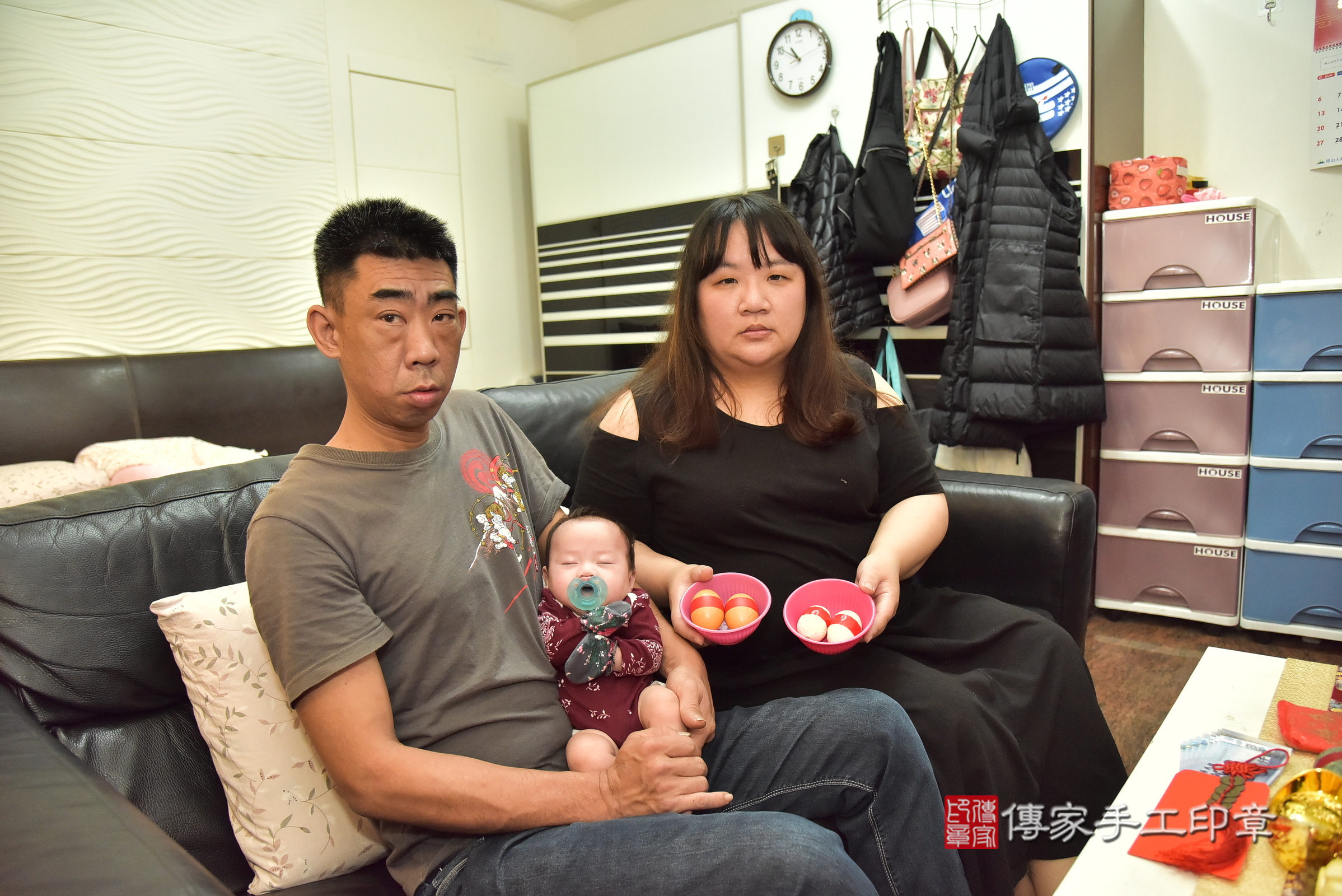 小靜寶寶(新北市新莊區到府嬰兒小靜寶寶滿月剃頭理髮、到府嬰兒剃胎毛儀式吉祥話)。到府剃頭剃胎毛主持、專業拍照、證書。★購買「臍帶章、肚臍章、胎毛筆刷印章」贈送：剃頭、收涎、抓周，三選一。2025.4.13，照片4