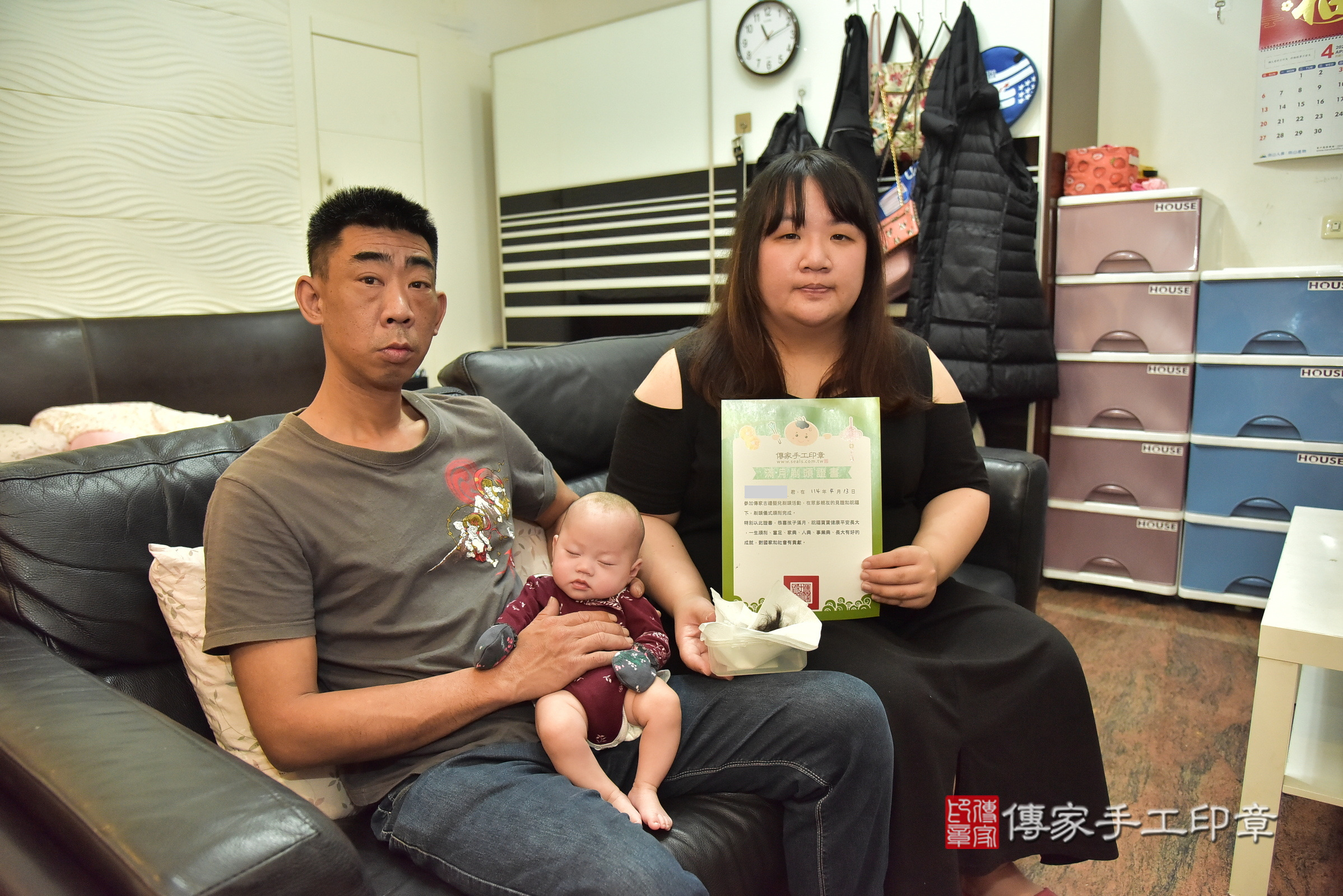 小靜寶寶(新北市新莊區到府嬰兒小靜寶寶滿月剃頭理髮、到府嬰兒剃胎毛儀式吉祥話)。到府剃頭剃胎毛主持、專業拍照、證書。★購買「臍帶章、肚臍章、胎毛筆刷印章」贈送：剃頭、收涎、抓周，三選一。2025.4.13，照片14