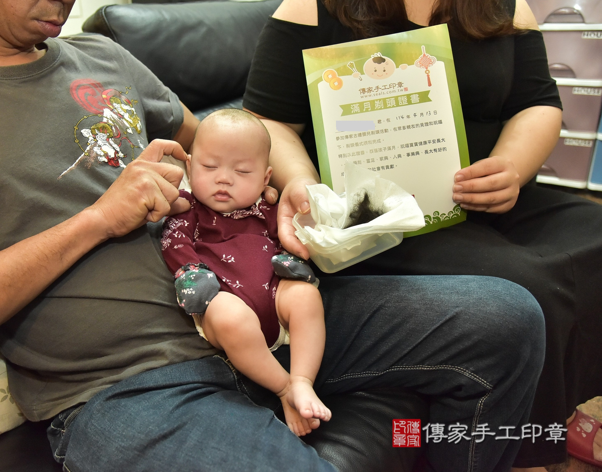 小靜寶寶(新北市新莊區到府嬰兒小靜寶寶滿月剃頭理髮、到府嬰兒剃胎毛儀式吉祥話)。到府剃頭剃胎毛主持、專業拍照、證書。★購買「臍帶章、肚臍章、胎毛筆刷印章」贈送：剃頭、收涎、抓周，三選一。2025.4.13，照片13