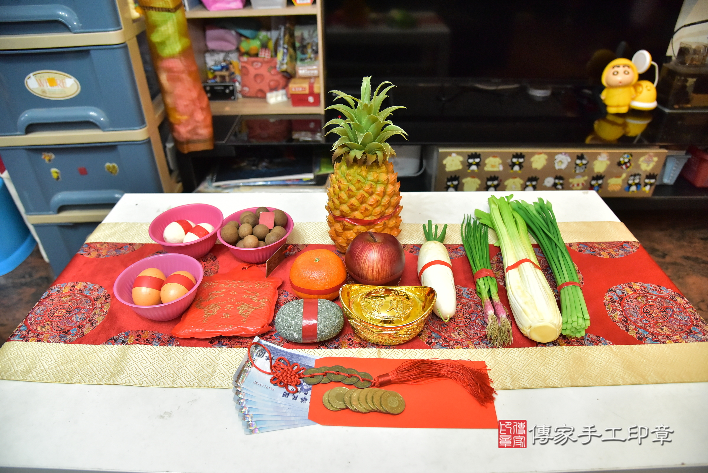 小靜寶寶(新北市新莊區到府嬰兒小靜寶寶滿月剃頭理髮、到府嬰兒剃胎毛儀式吉祥話)。到府剃頭剃胎毛主持、專業拍照、證書。★購買「臍帶章、肚臍章、胎毛筆刷印章」贈送：剃頭、收涎、抓周，三選一。2025.4.13，照片3