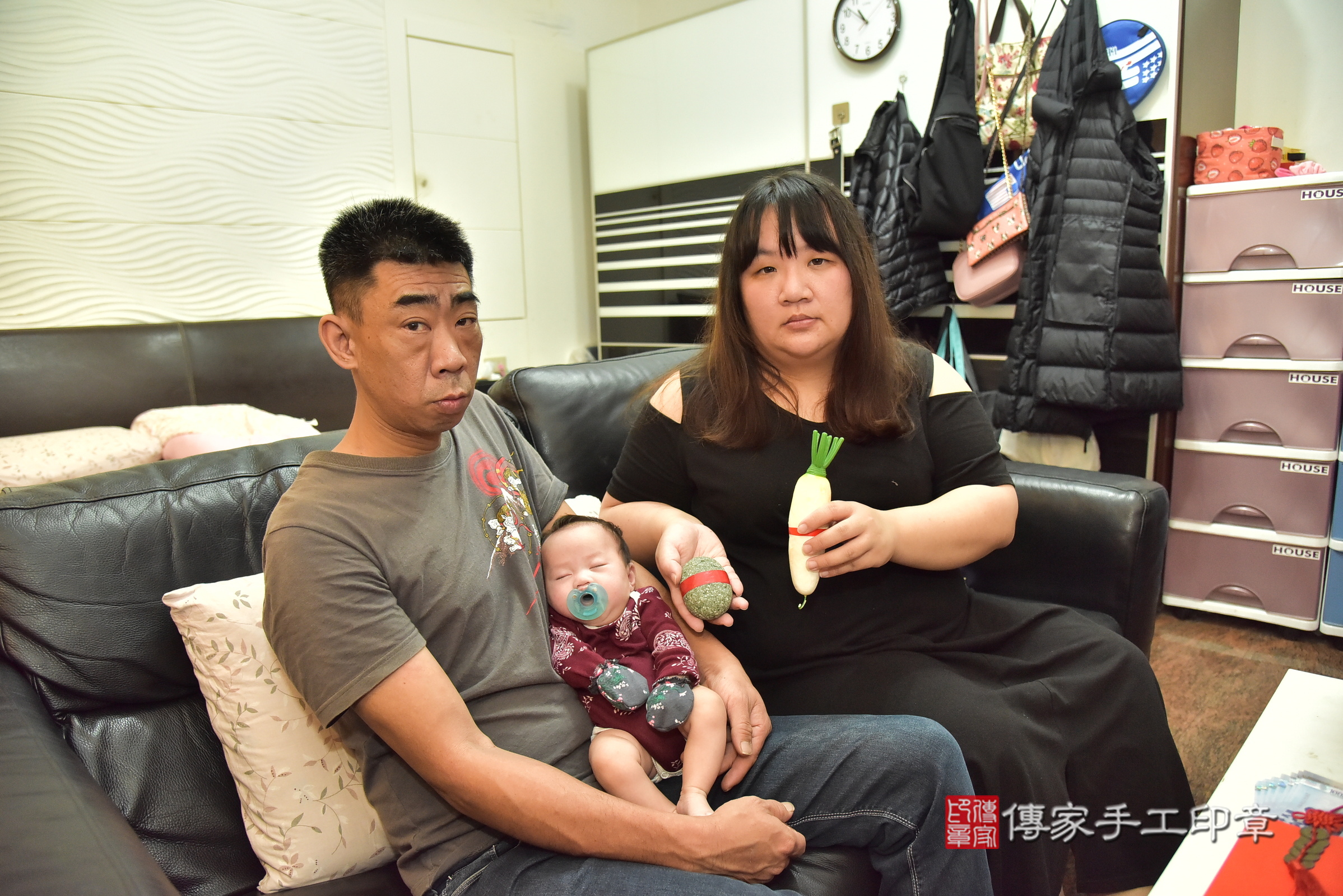 小靜寶寶(新北市新莊區到府嬰兒小靜寶寶滿月剃頭理髮、到府嬰兒剃胎毛儀式吉祥話)。到府剃頭剃胎毛主持、專業拍照、證書。★購買「臍帶章、肚臍章、胎毛筆刷印章」贈送：剃頭、收涎、抓周，三選一。2025.4.13，照片6