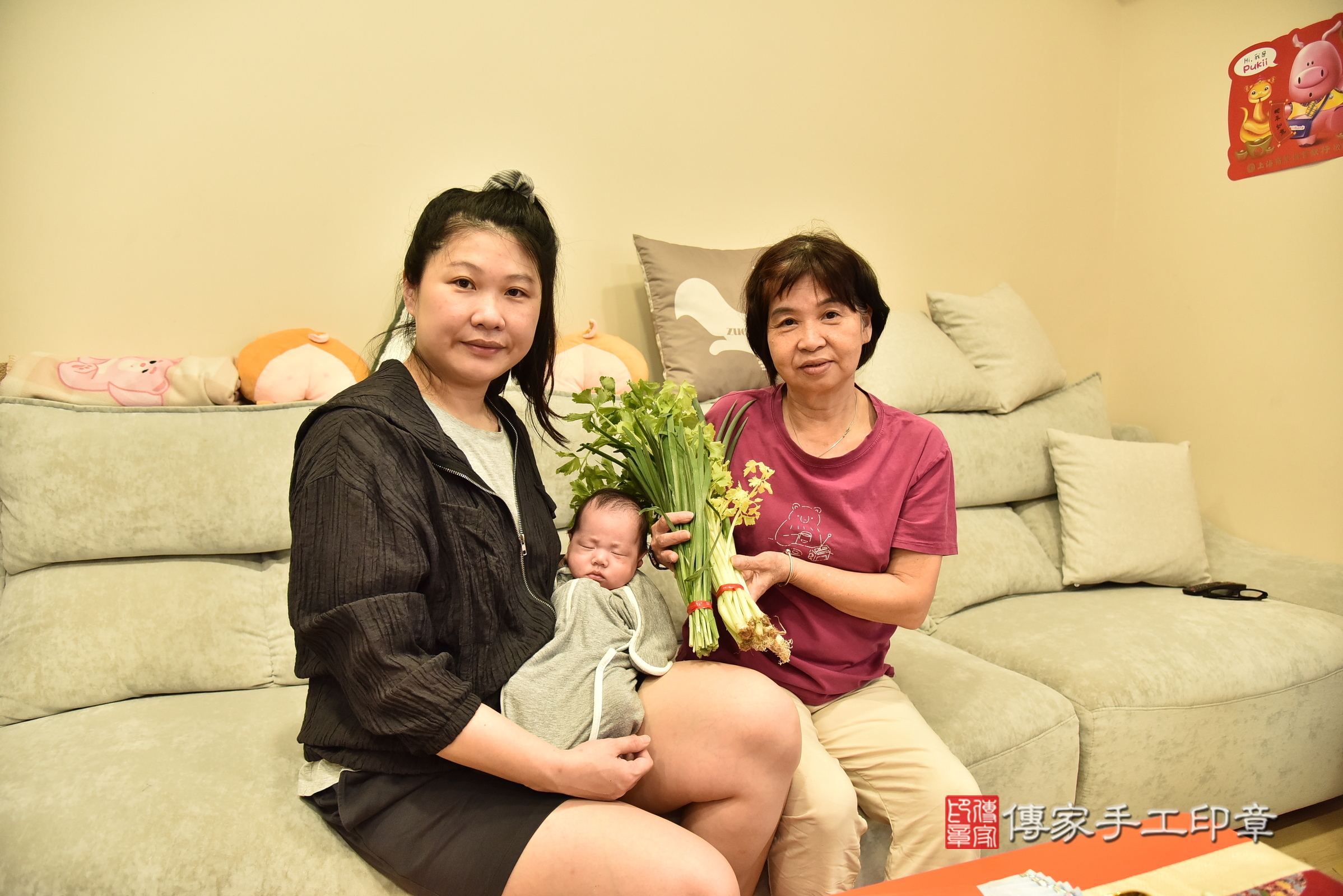 云云寶寶(台北市信義區到府嬰兒云云寶寶滿月剃頭理髮、到府嬰兒剃胎毛儀式吉祥話)。到府剃頭剃胎毛主持、專業拍照、證書。★購買「臍帶章、肚臍章、胎毛筆刷印章」贈送：剃頭、收涎、抓周，三選一。2025.4.17，照片9