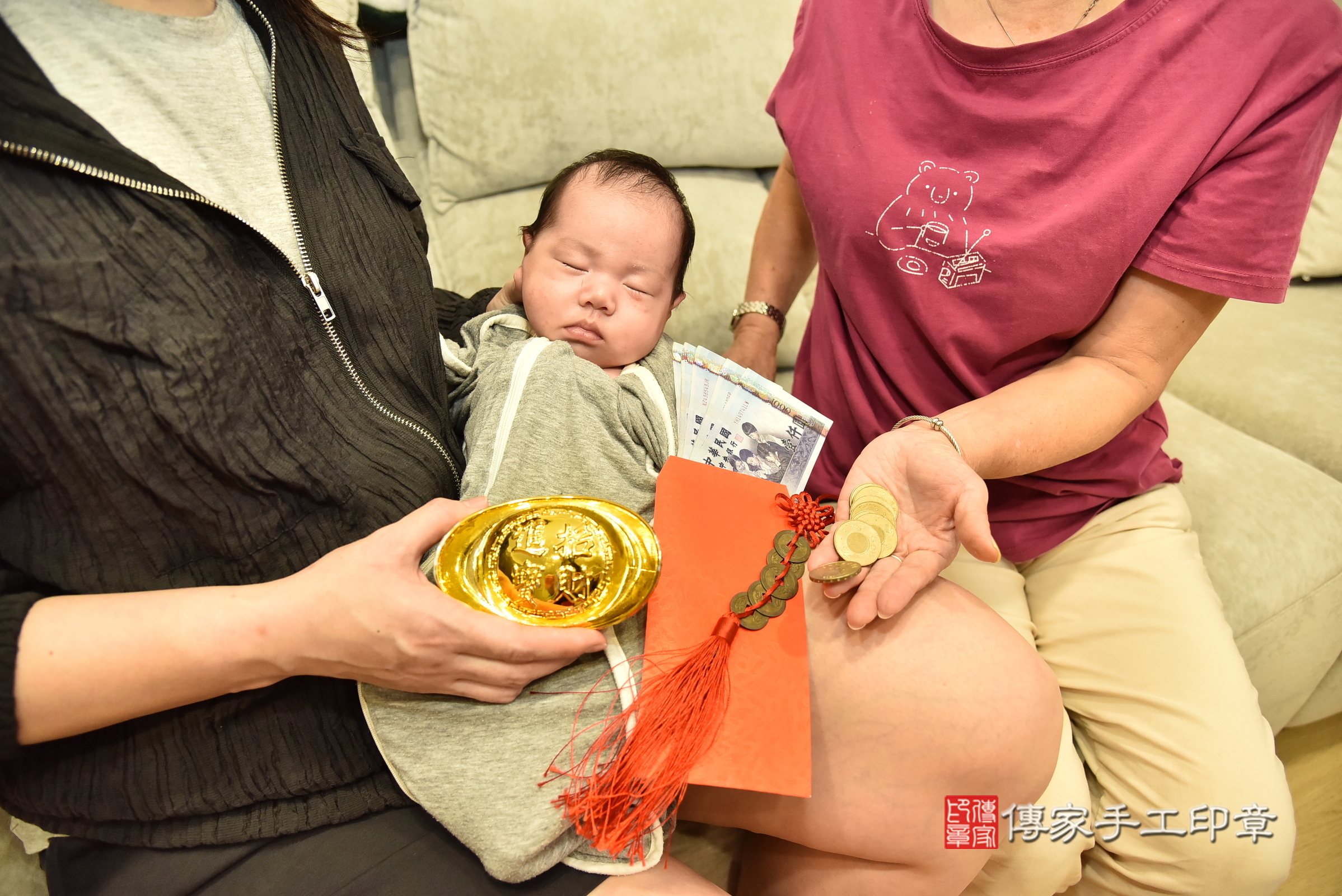 云云寶寶(台北市信義區到府嬰兒云云寶寶滿月剃頭理髮、到府嬰兒剃胎毛儀式吉祥話)。到府剃頭剃胎毛主持、專業拍照、證書。★購買「臍帶章、肚臍章、胎毛筆刷印章」贈送：剃頭、收涎、抓周，三選一。2025.4.17，照片11
