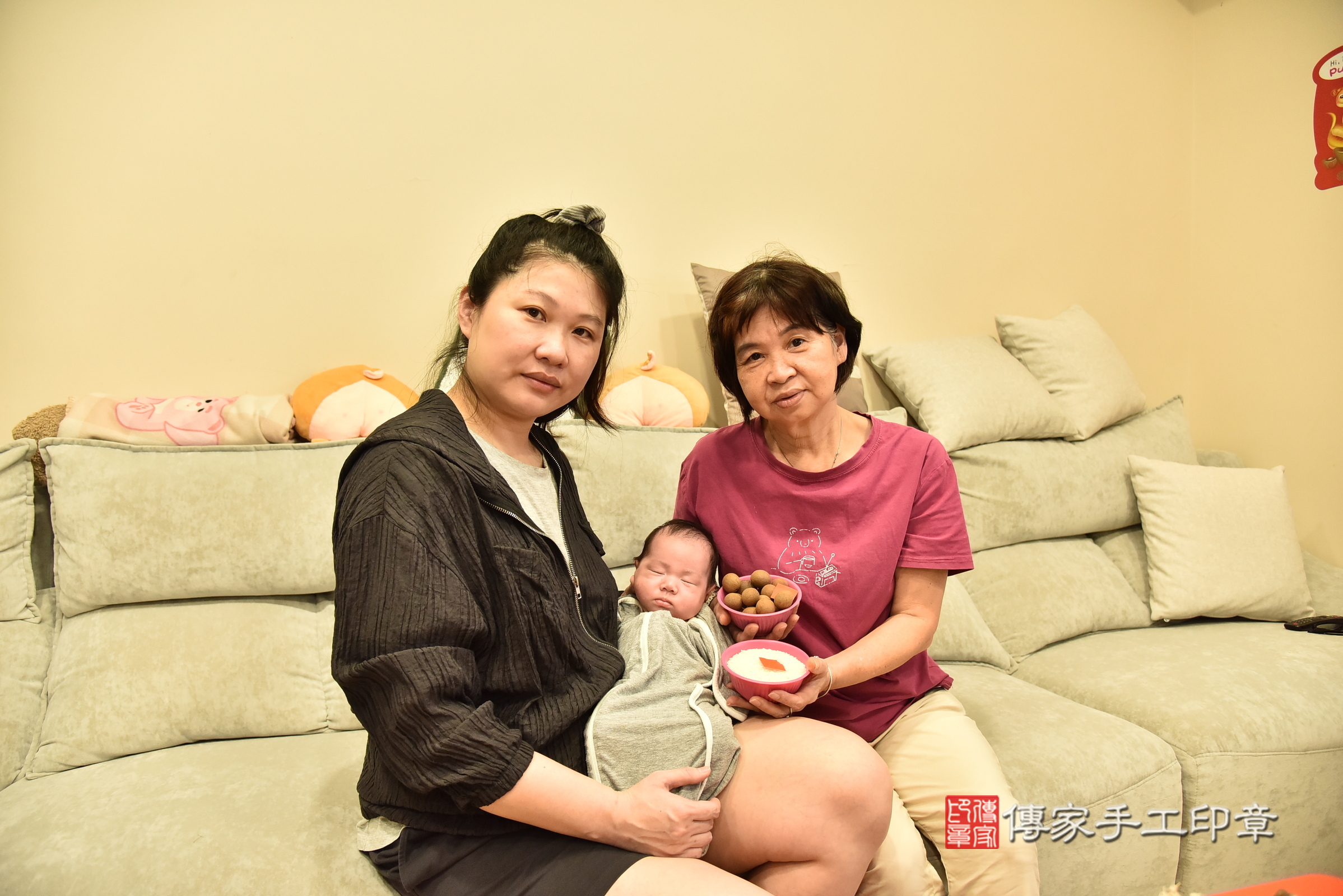 云云寶寶(台北市信義區到府嬰兒云云寶寶滿月剃頭理髮、到府嬰兒剃胎毛儀式吉祥話)。到府剃頭剃胎毛主持、專業拍照、證書。★購買「臍帶章、肚臍章、胎毛筆刷印章」贈送：剃頭、收涎、抓周，三選一。2025.4.17，照片5