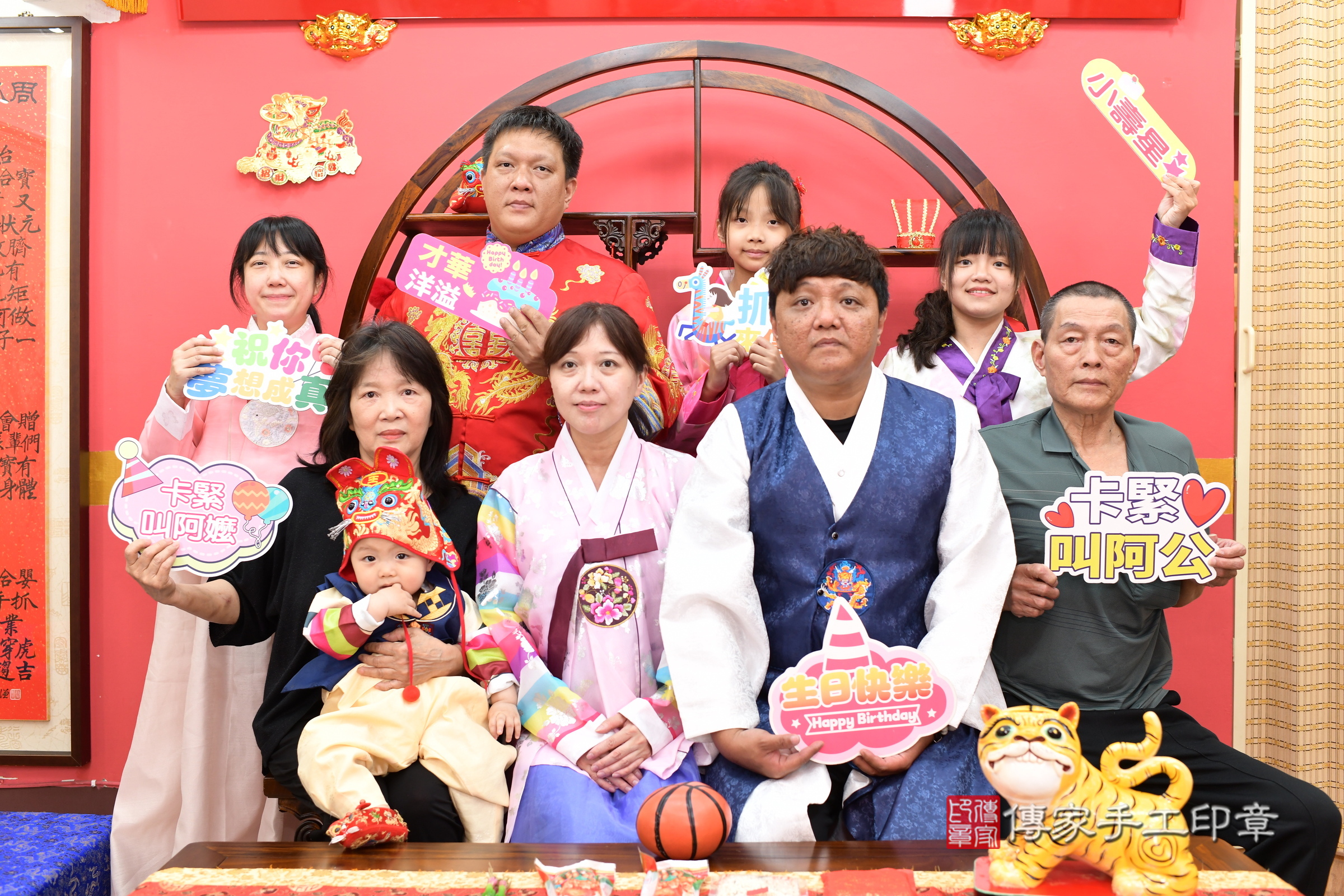 新北市永和區程程寶寶抓周推薦：傳家新北店抓周度脺中國風會場，嬰兒古禮抓周流程儀式吉祥話、抓周道具物品24種、拍照。抓周證書。2025.4.19，照片16