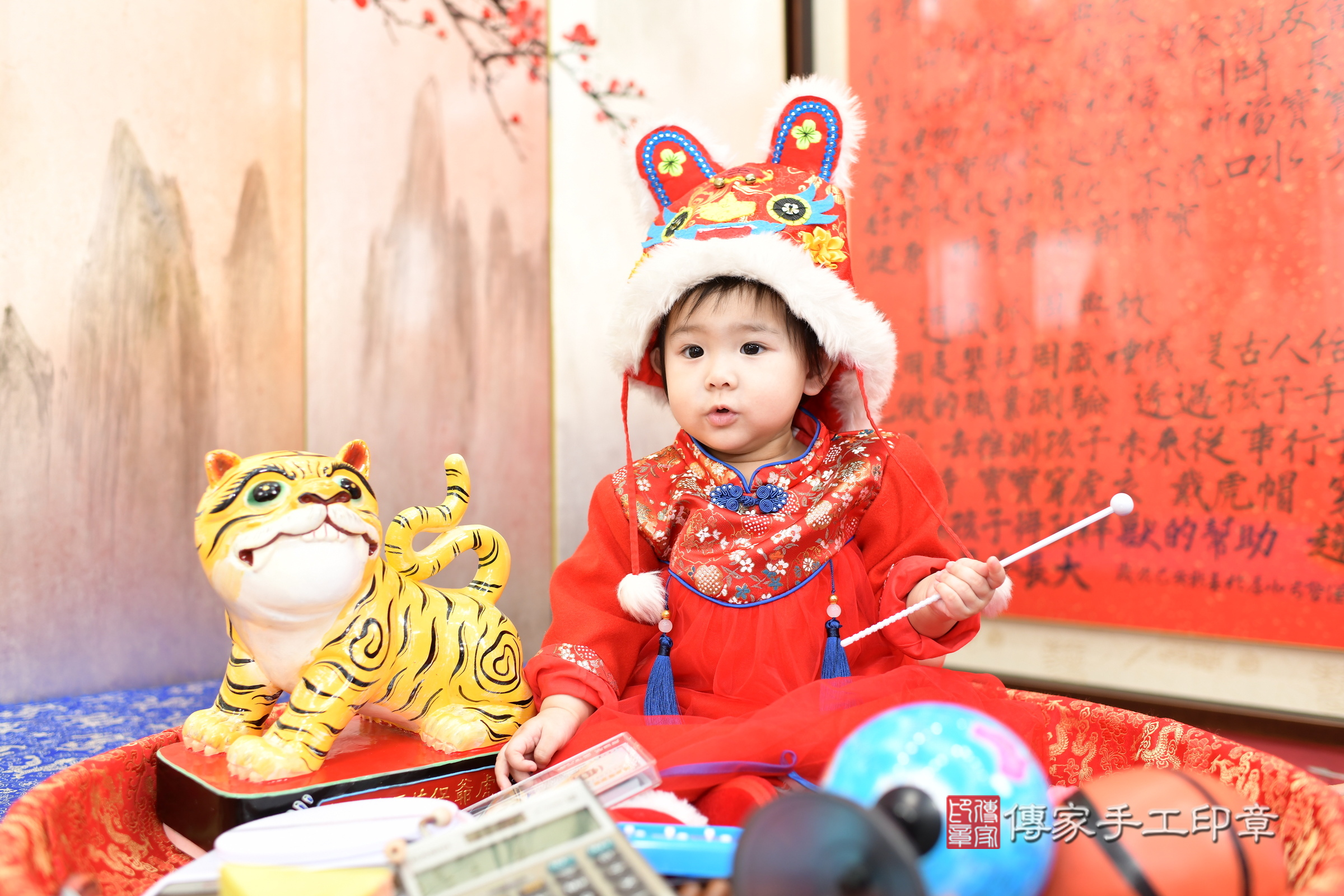 新北市永和區希希寶寶抓周推薦：傳家新北店抓周度脺中國風會場，嬰兒古禮抓周流程儀式吉祥話、抓周道具物品24種、拍照。抓周證書。2025.4.20，照片13